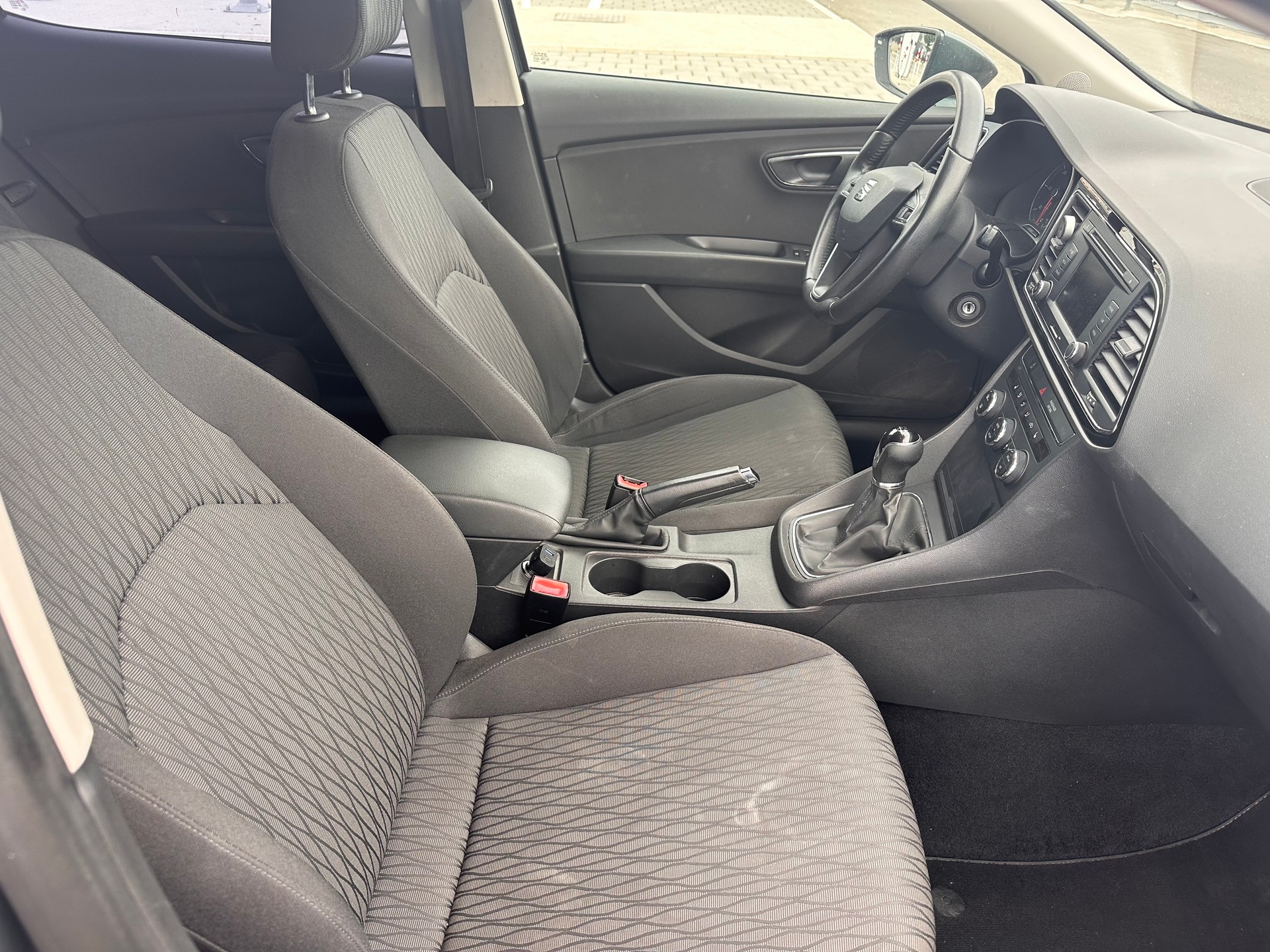 SEAT Leon 1.6 TDI Style-image-8