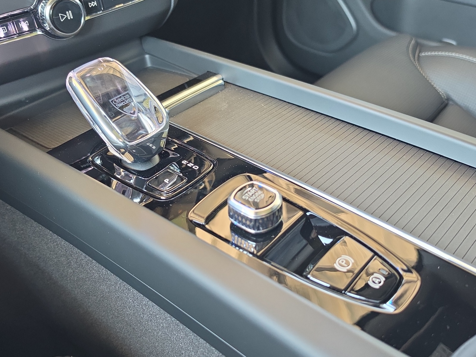 VOLVO XC60 2.0 T8 TE Ultra Bright eAWD-image-13