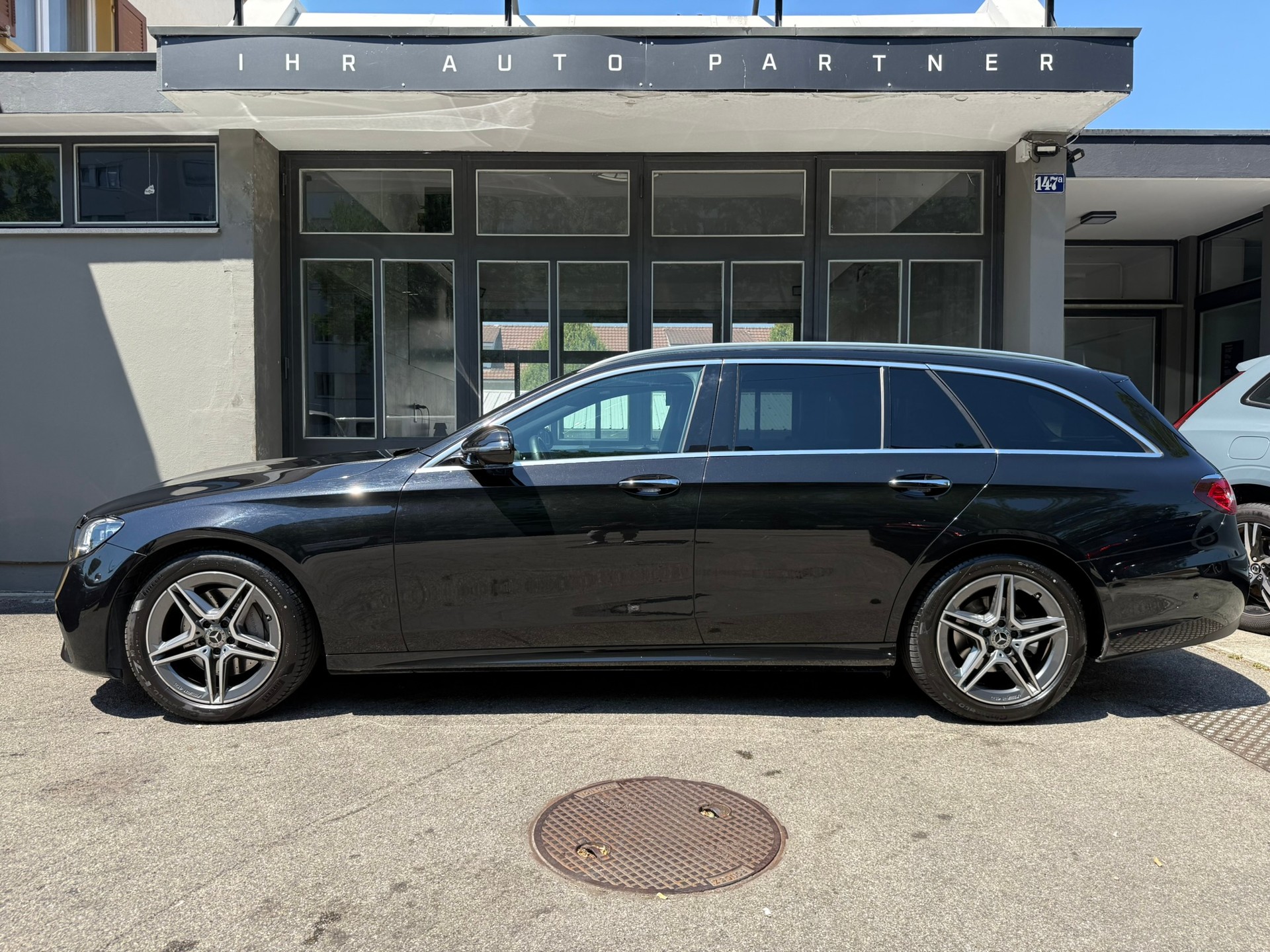 MERCEDES-BENZ E 220 d AMG Line 4matic Kombi-image-2