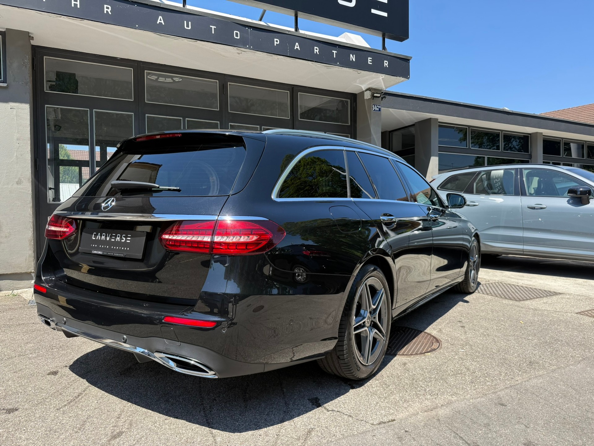 MERCEDES-BENZ E 220 d AMG Line 4matic Kombi-image-3