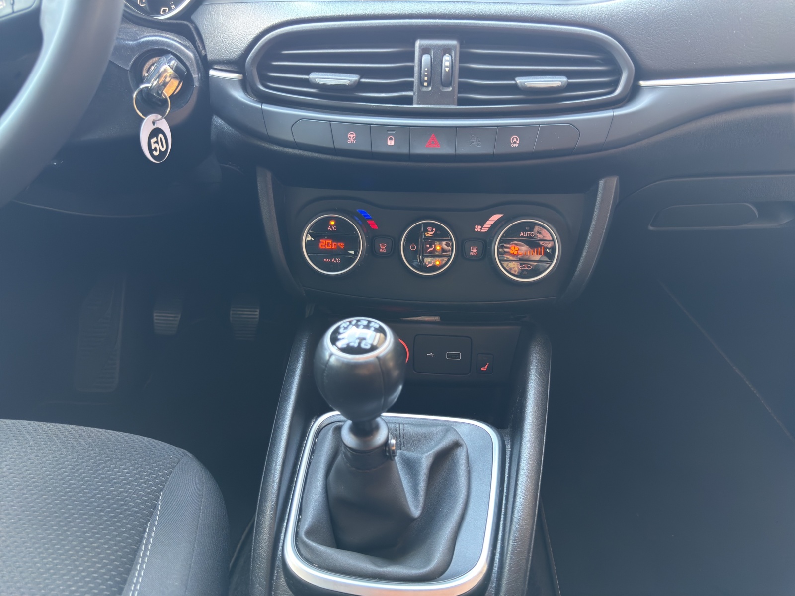 FIAT Tipo 1.4 T-Jet Lounge-image-11