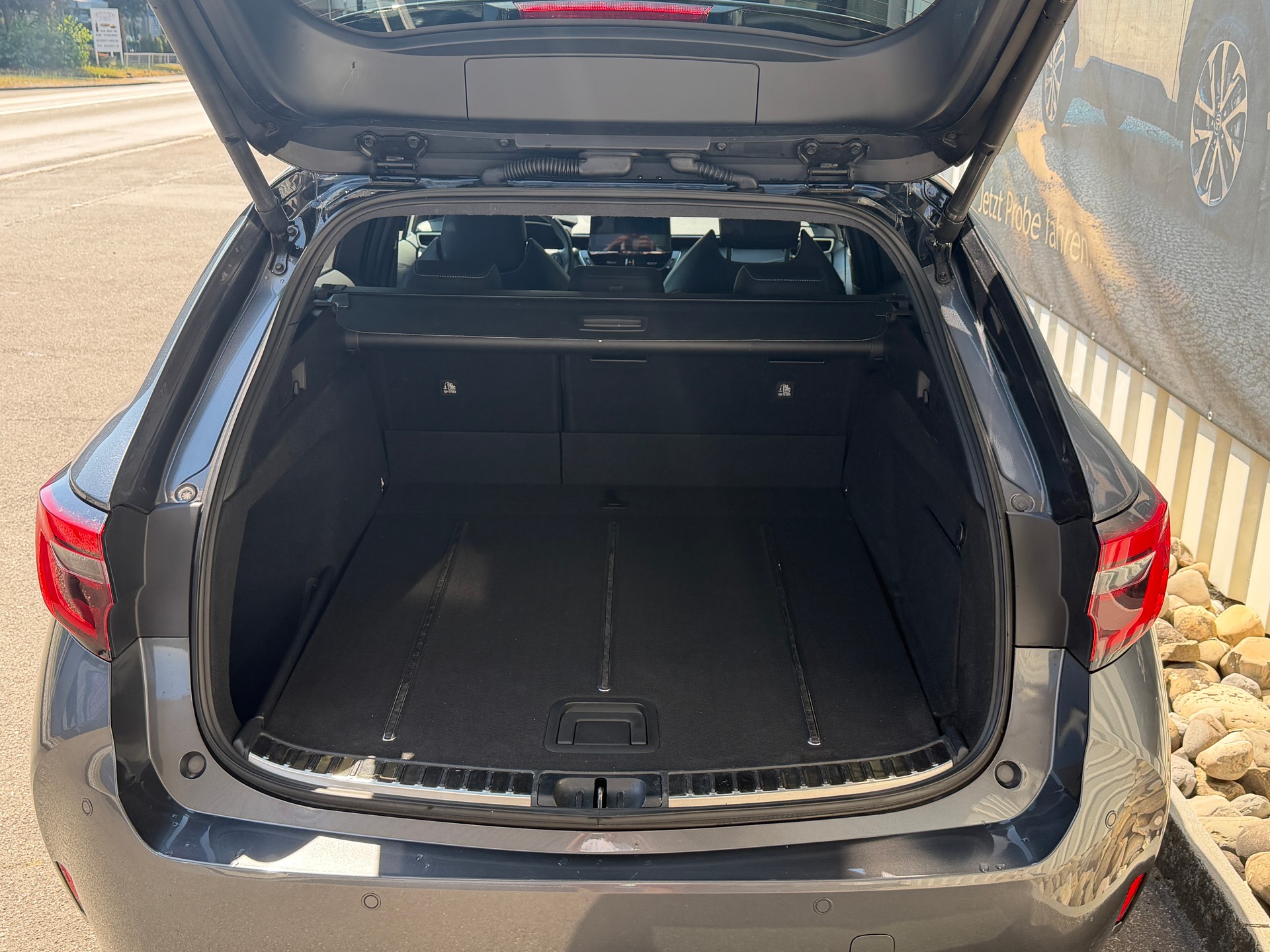 TOYOTA Corolla Touring Sports 2.0 HSD Premium e-CVT-image-6
