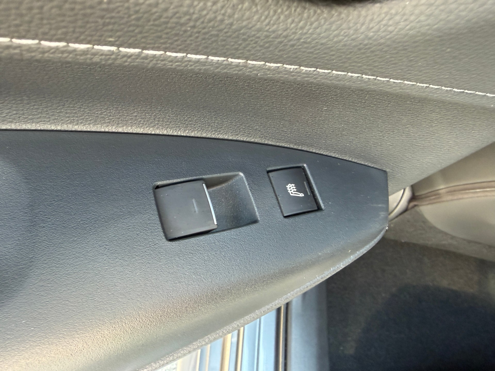 TOYOTA Corolla Touring Sports 2.0 HSD Premium e-CVT-image-9