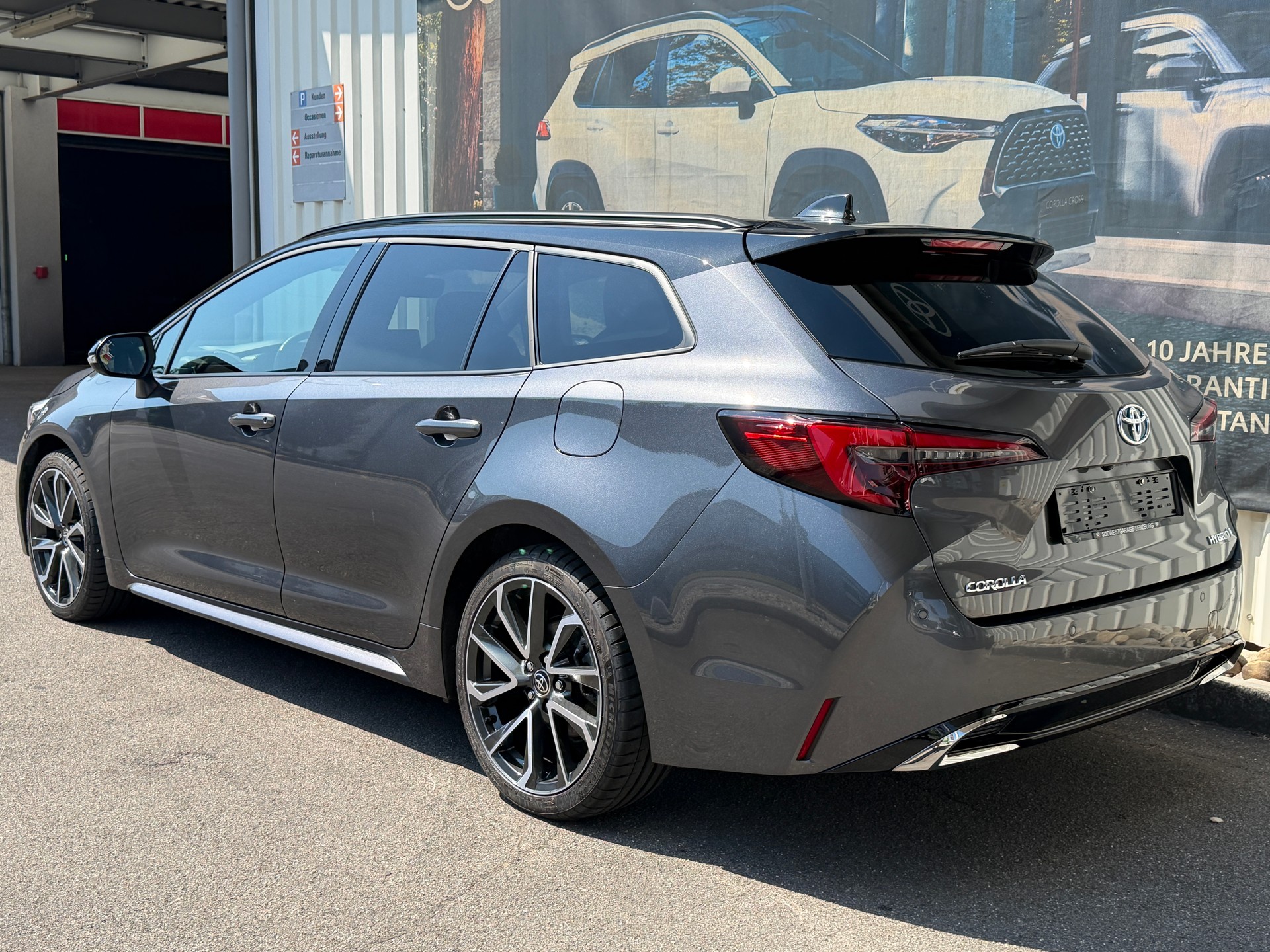 TOYOTA Corolla Touring Sports 2.0 HSD Premium e-CVT-image-4