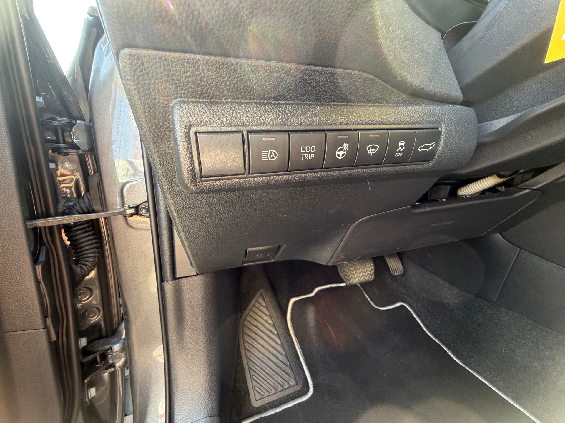 TOYOTA Corolla Touring Sports 2.0 HSD Premium e-CVT-image-11