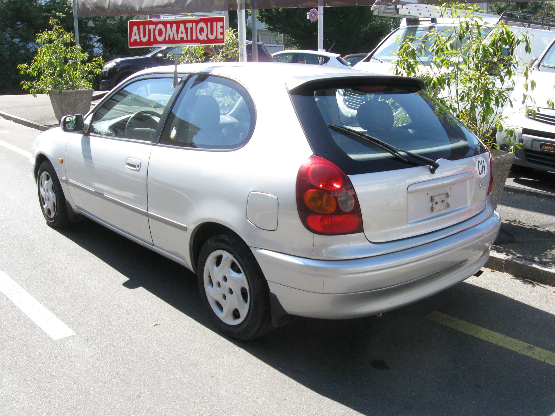 TOYOTA Corolla 1.6 HB-image-2