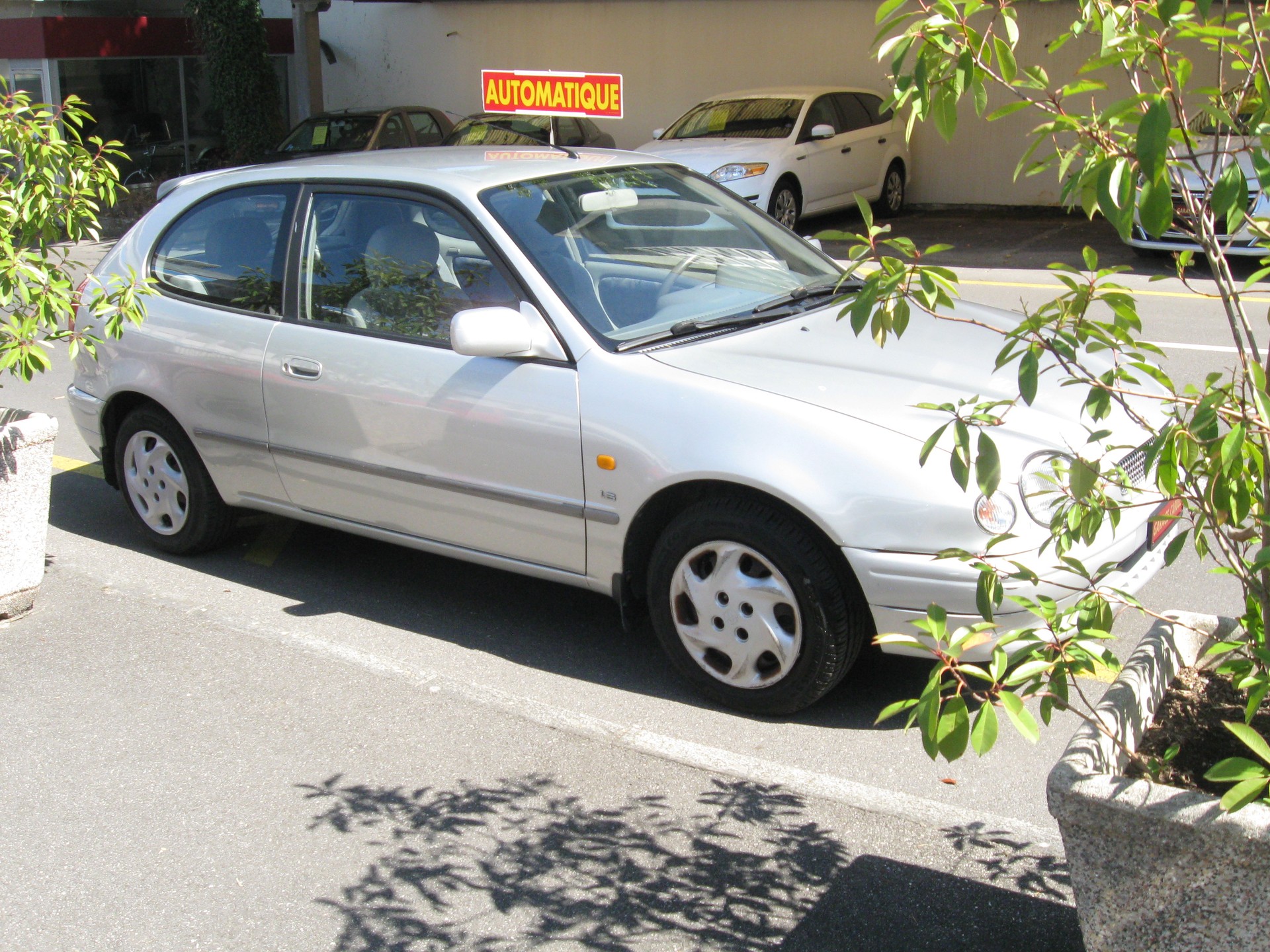 TOYOTA Corolla 1.6 HB-image-1