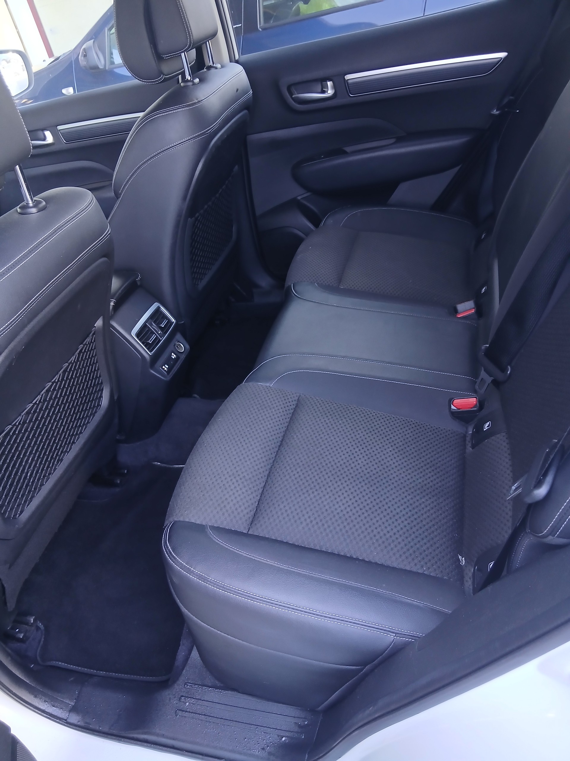 RENAULT Koleos 2.0 dCi Intens 4WD Xtronic CVT-image-12