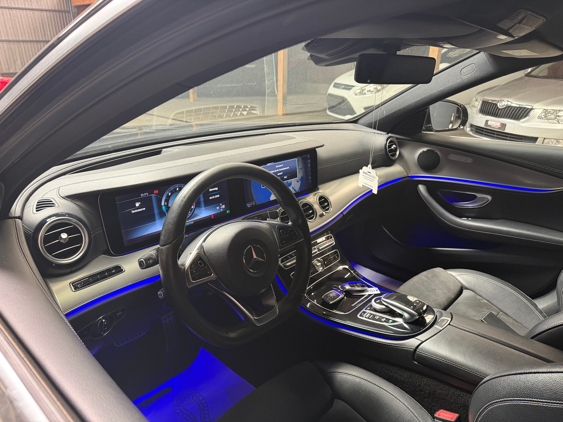 MERCEDES-BENZ E 220 d AMG Line 9G-Tronic-image-8
