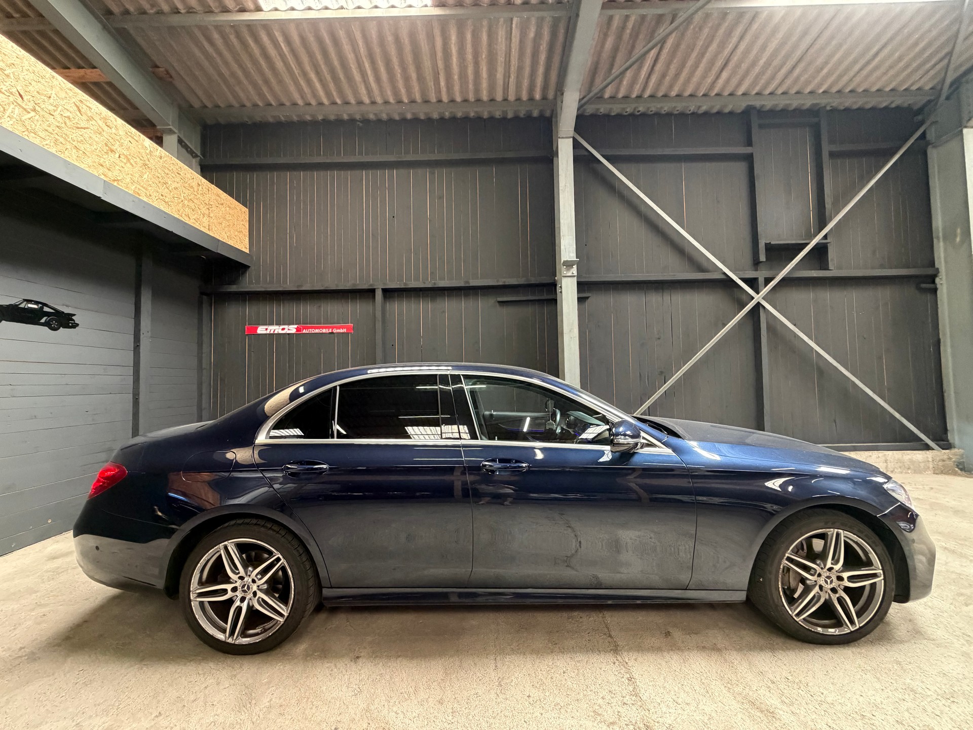 MERCEDES-BENZ E 220 d AMG Line 9G-Tronic-image-3