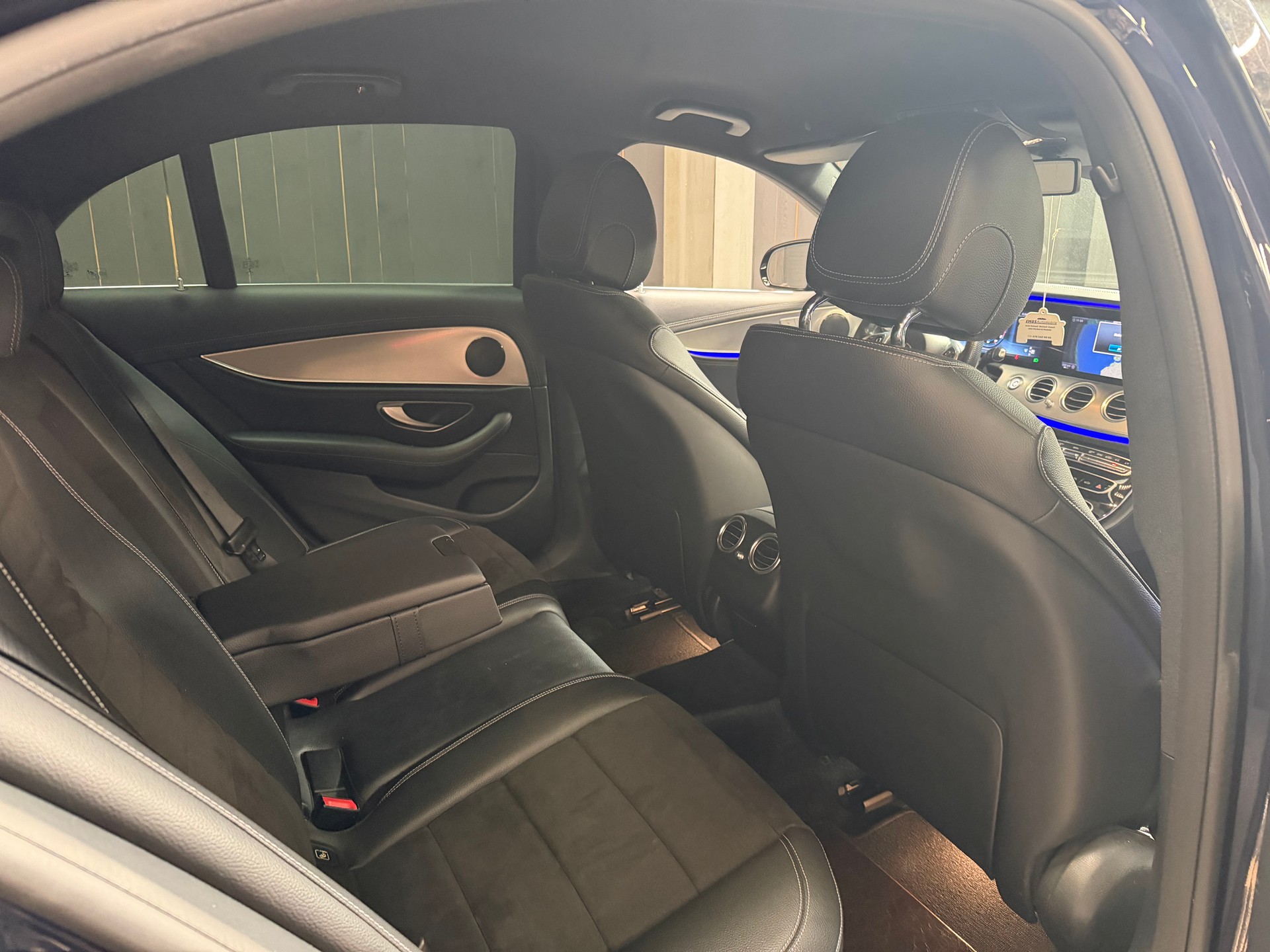 MERCEDES-BENZ E 220 d AMG Line 9G-Tronic-image-9