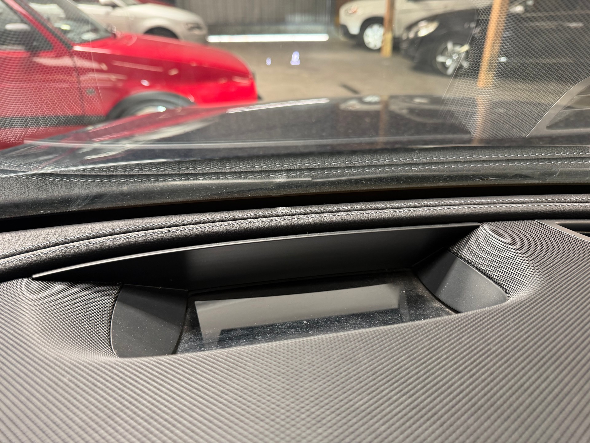 MERCEDES-BENZ E 220 d AMG Line 9G-Tronic-image-14