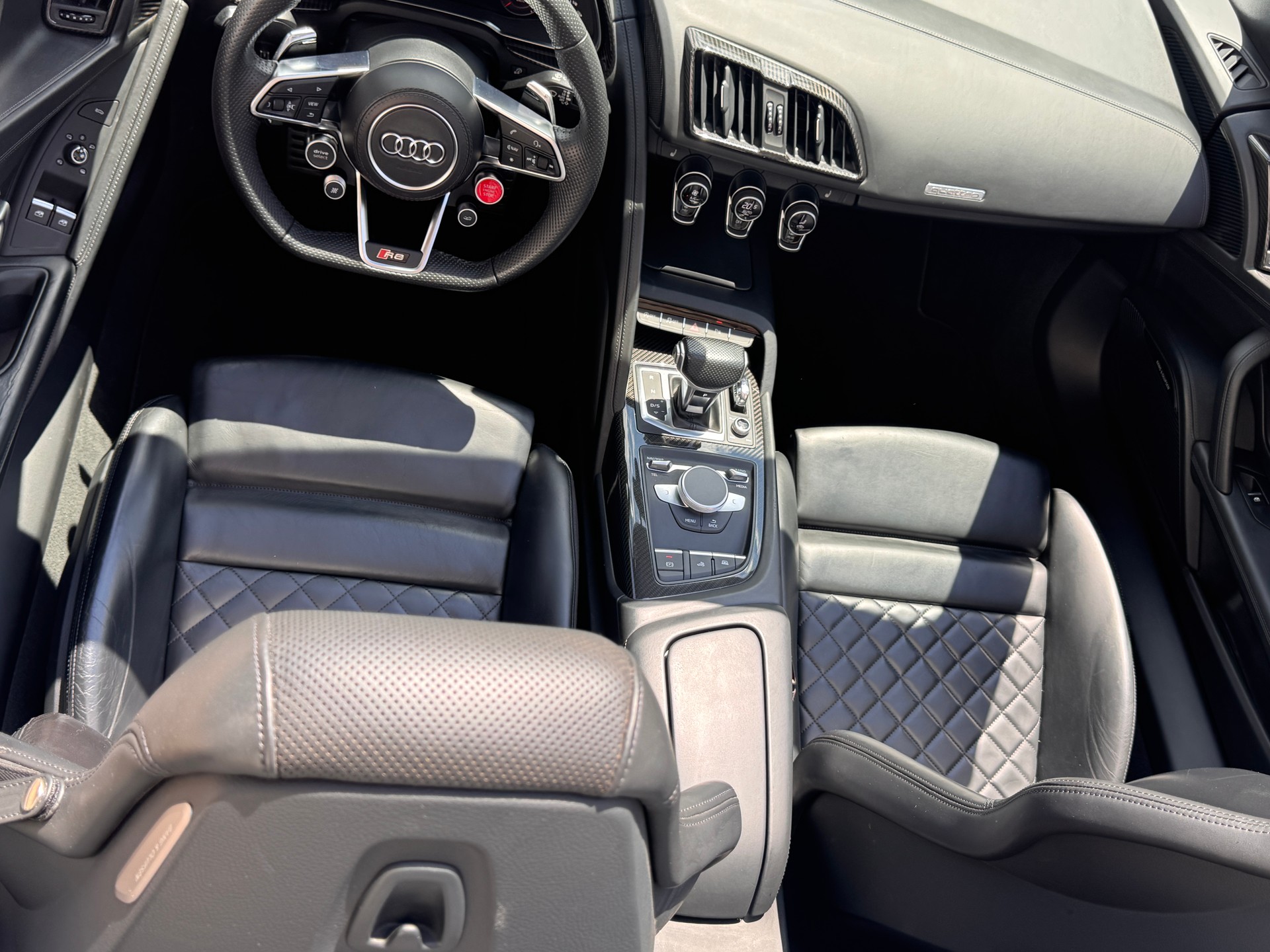 AUDI R8 Spyder performance S-Tronic quattro-image-8