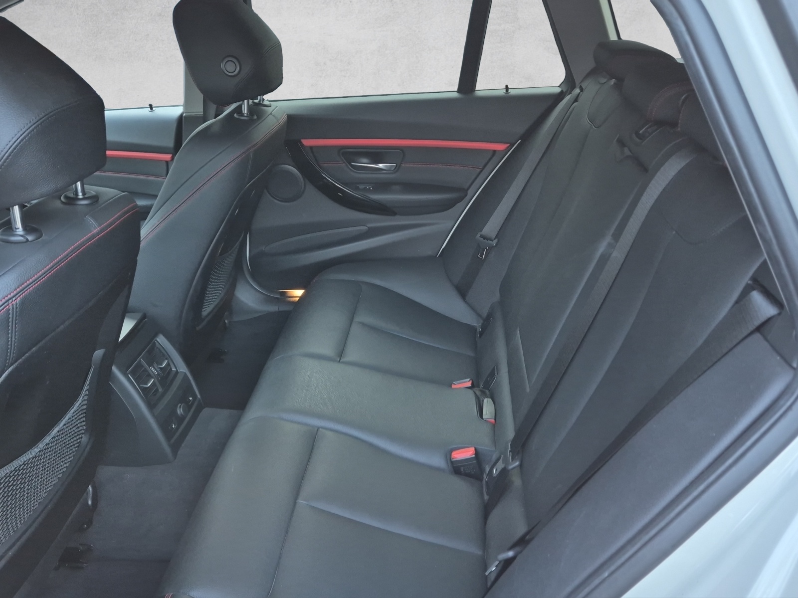 BMW 320d xDrive Touring Sport Line Steptronic-image-6