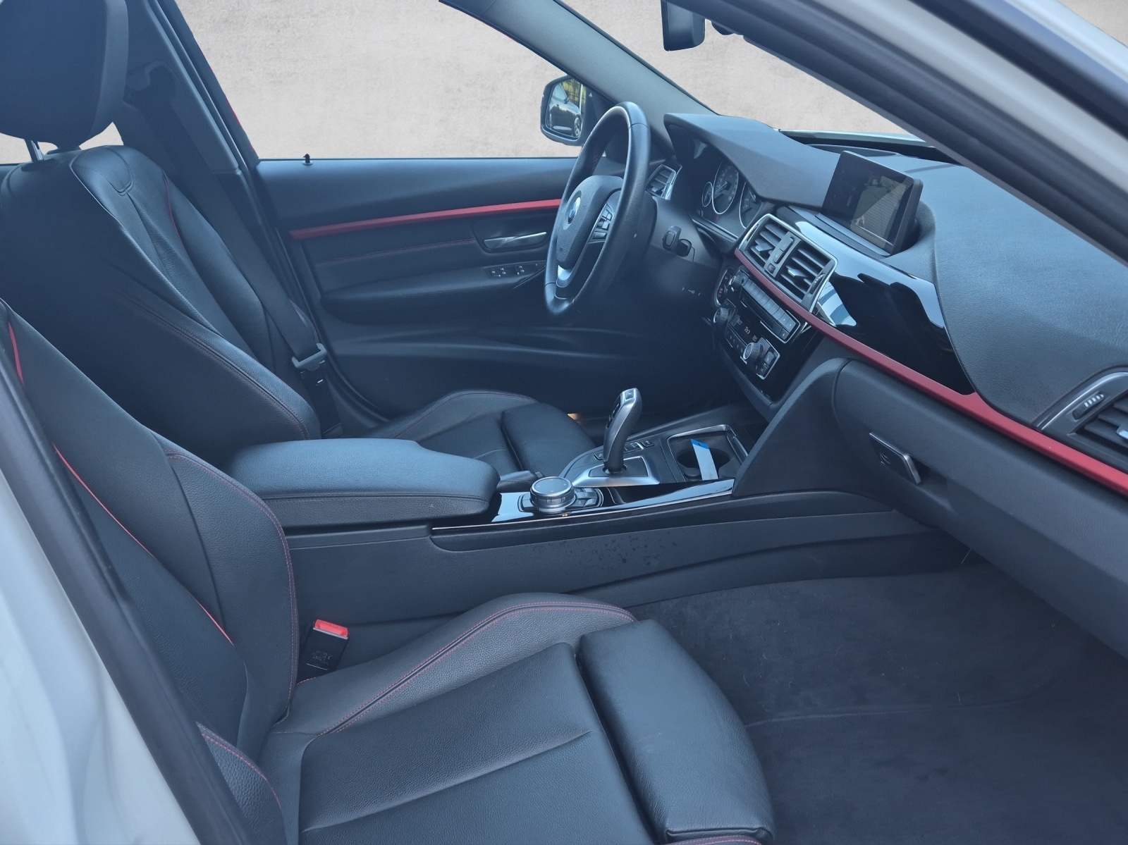 BMW 320d xDrive Touring Sport Line Steptronic-image-3