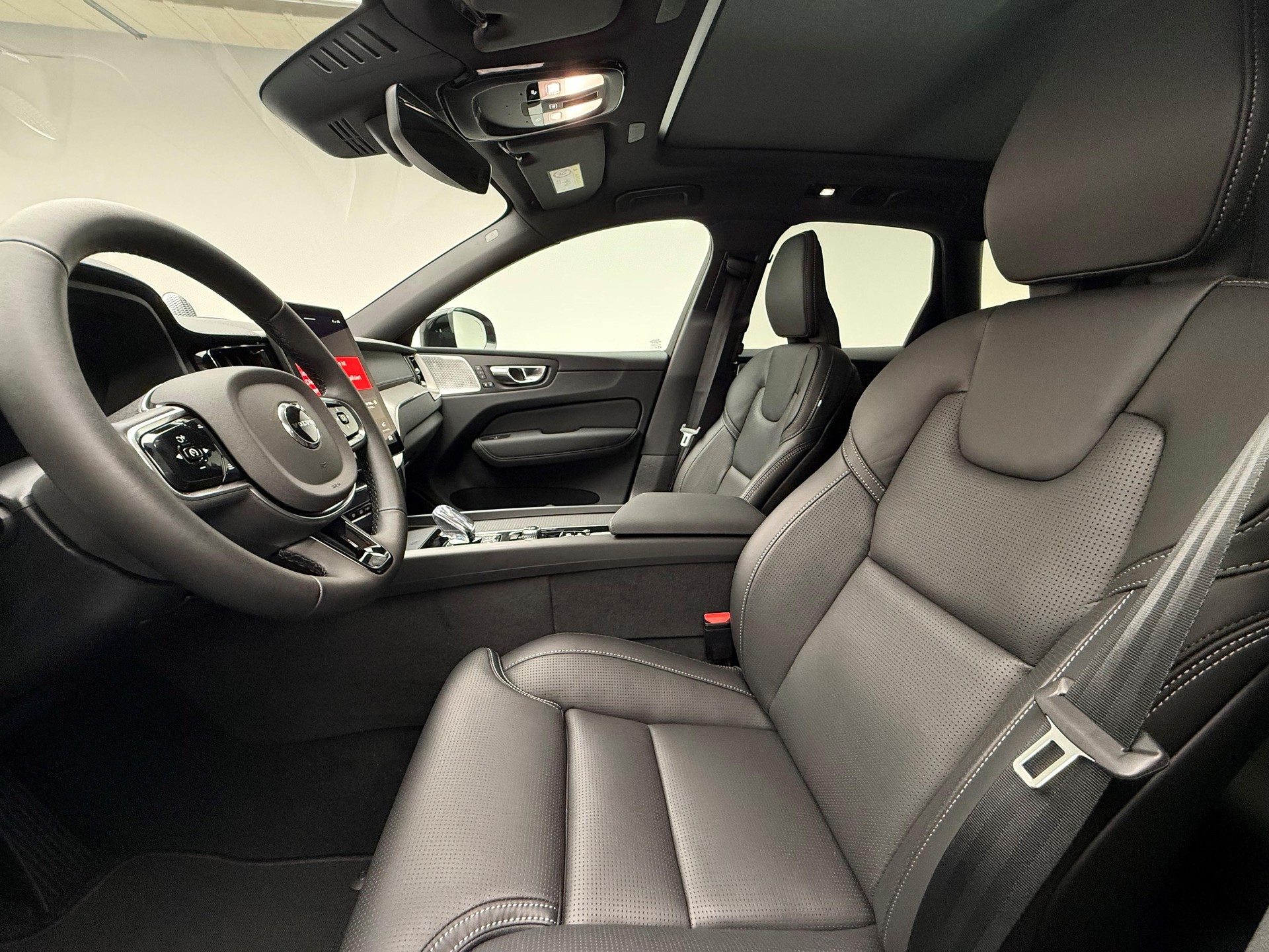 VOLVO XC60 2.0 T6 TE Black Edition eAWD-image-12