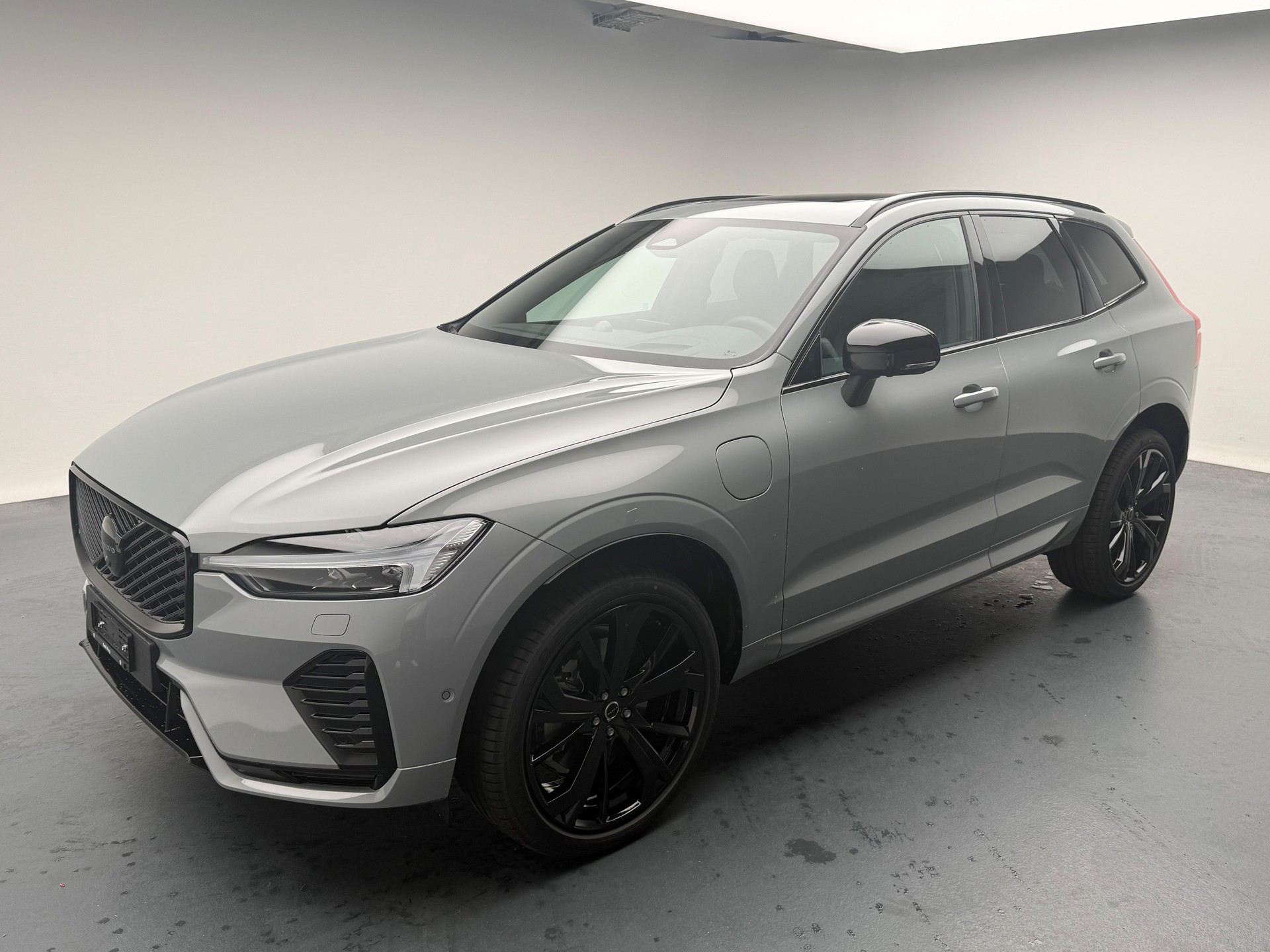 VOLVO XC60 2.0 T6 TE Black Edition eAWD-image-0