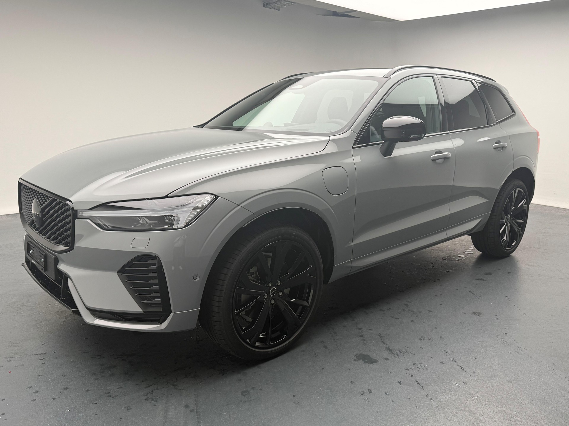 VOLVO XC60 2.0 T6 TE Black Edition eAWD-image-1