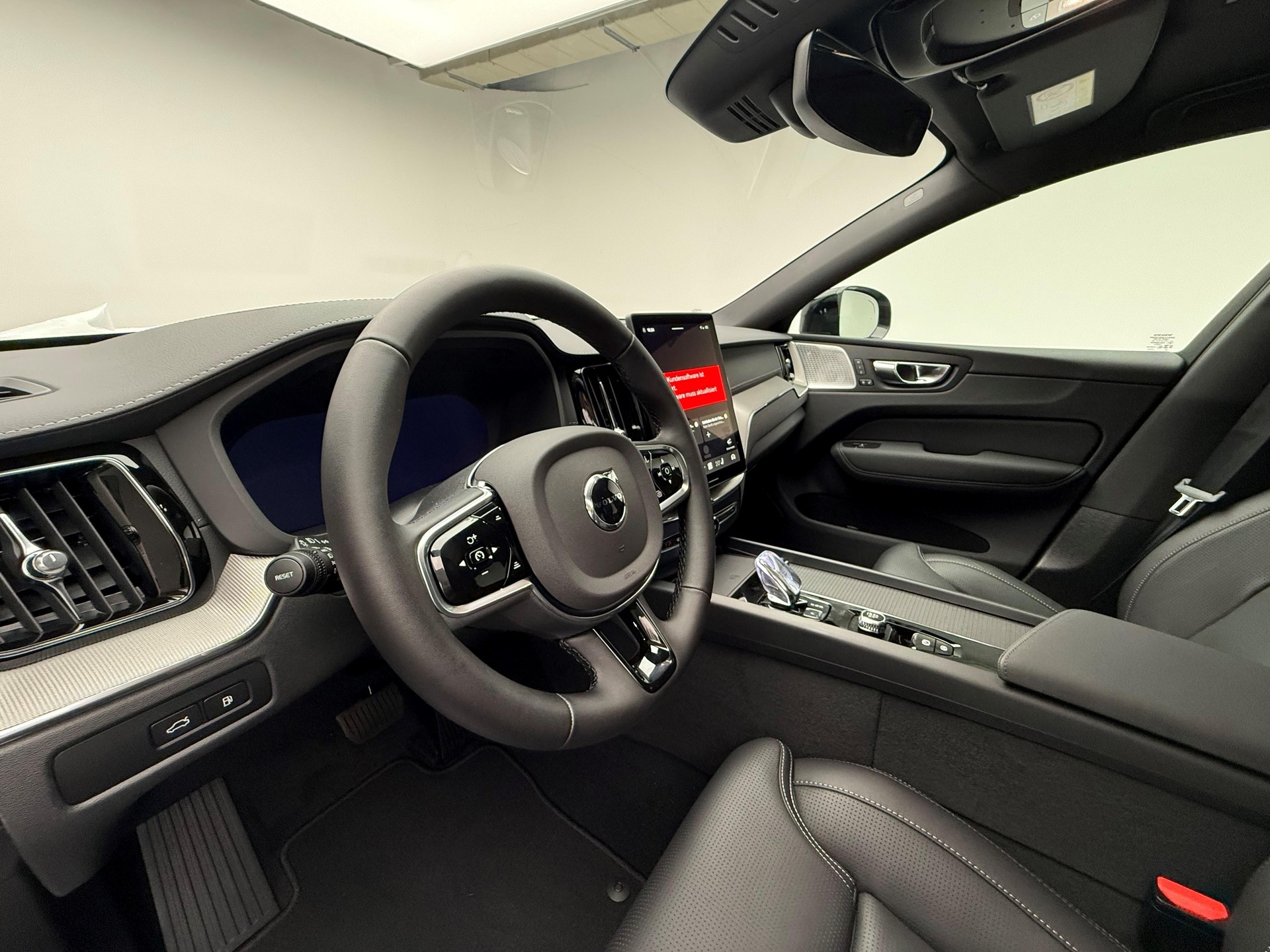 VOLVO XC60 2.0 T6 TE Black Edition eAWD-image-9