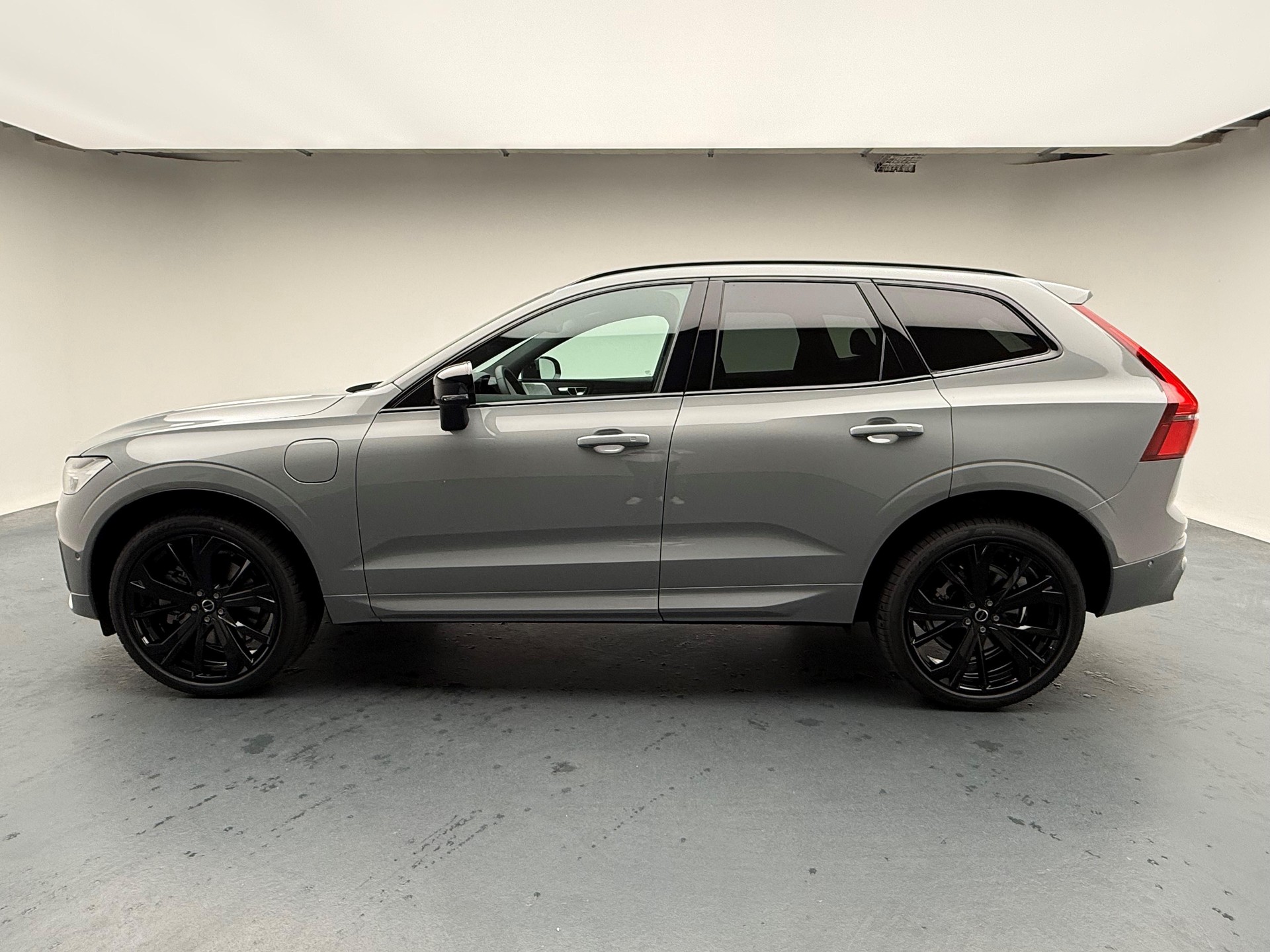 VOLVO XC60 2.0 T6 TE Black Edition eAWD-image-2