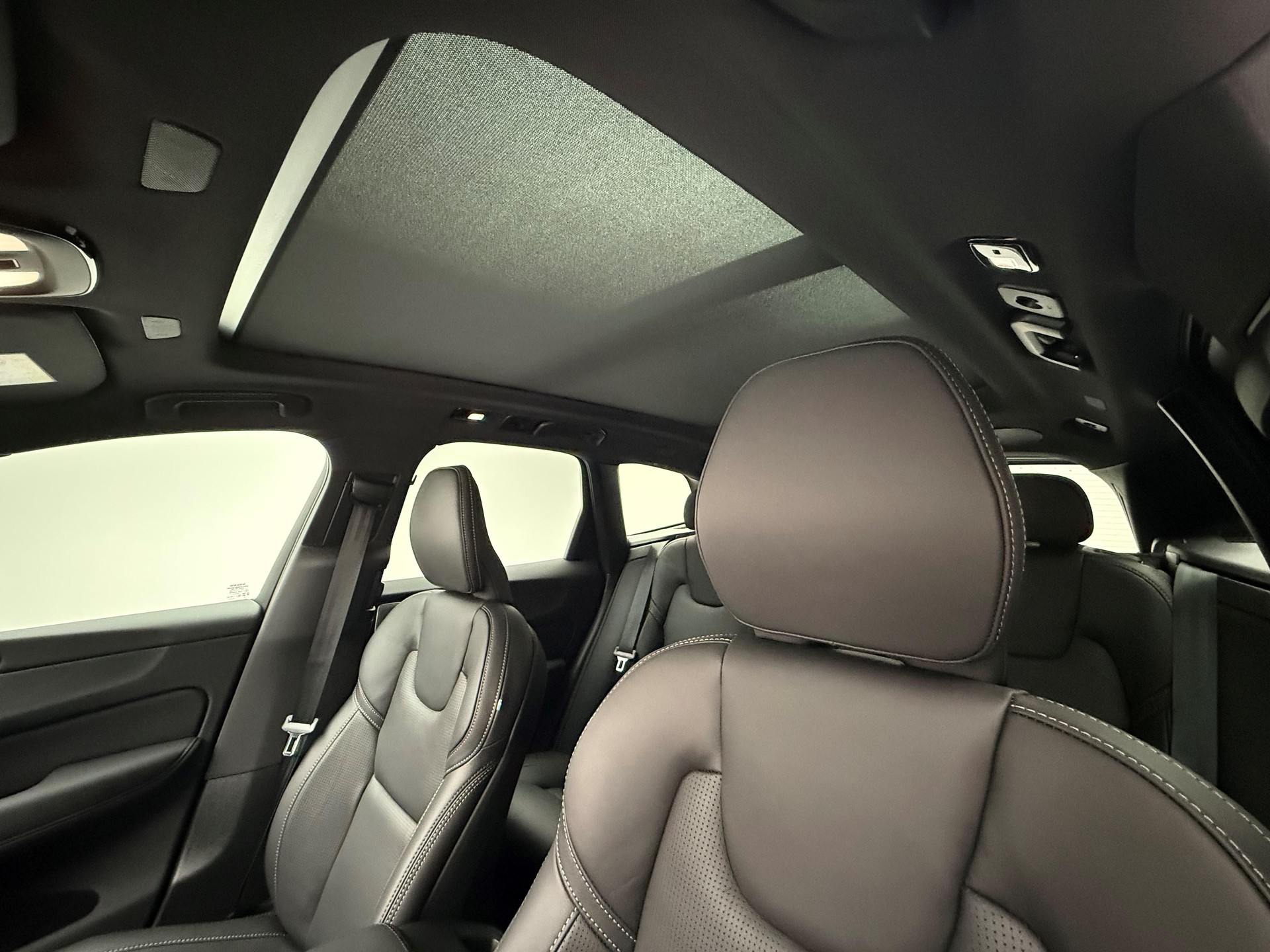 VOLVO XC60 2.0 T6 TE Black Edition eAWD-image-11