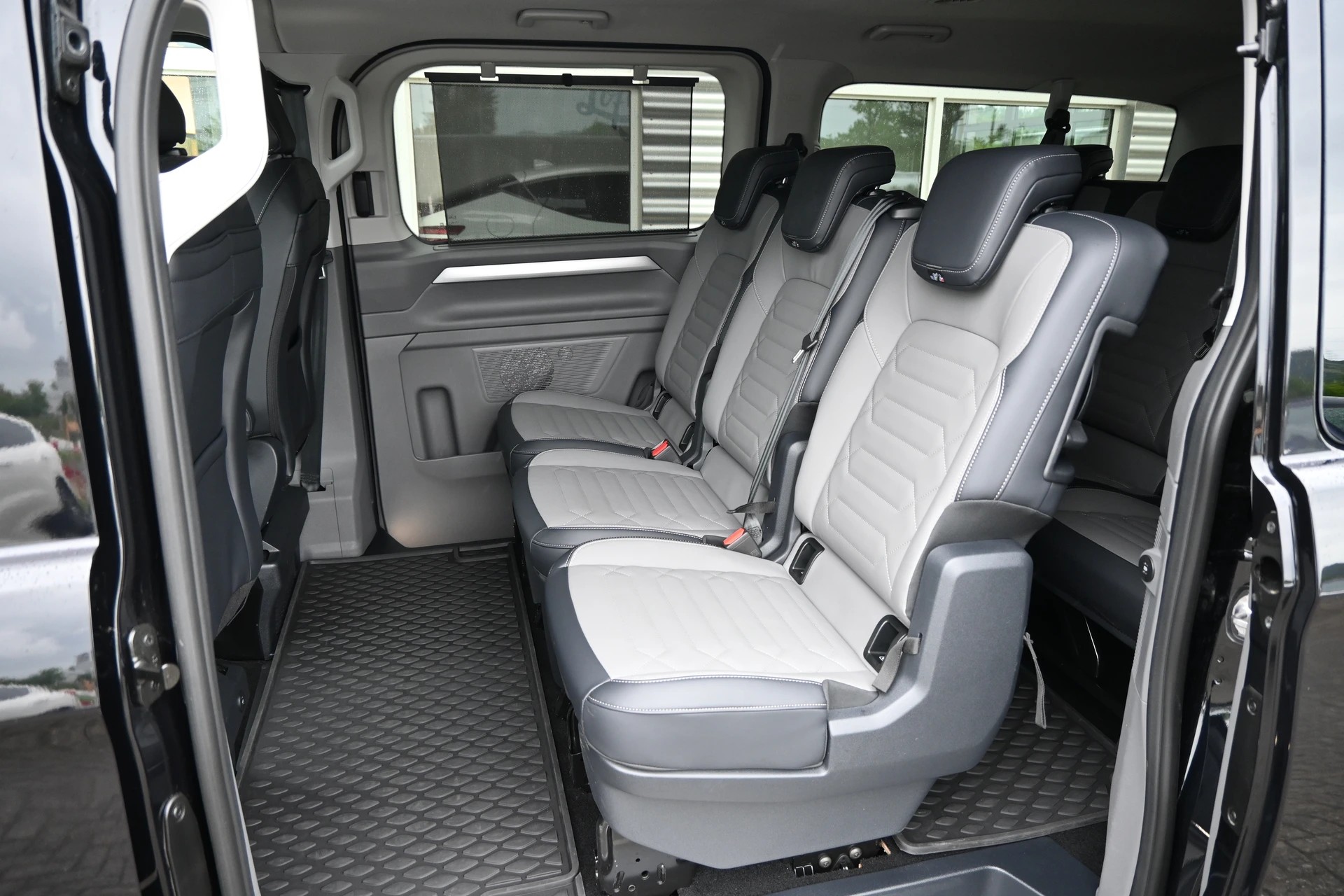 VW Caravelle 2.0 TDI Style LWB Automat 8-Plätzer 170PS + AHK 2500kg + Standheizung-image-19