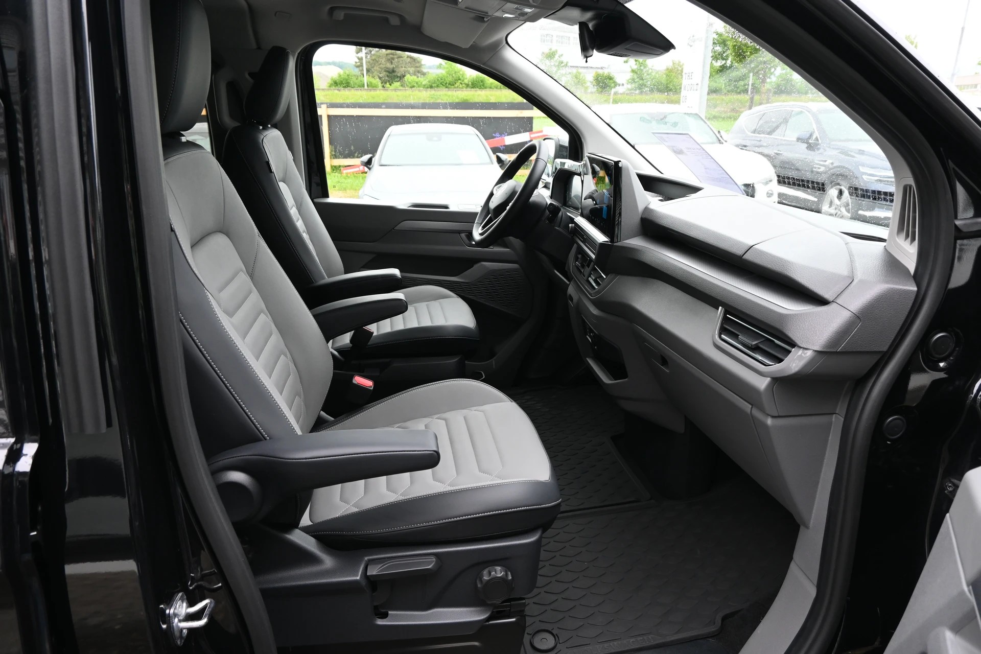 VW Caravelle 2.0 TDI Style LWB Automat 8-Plätzer 170PS + AHK 2500kg + Standheizung-image-15