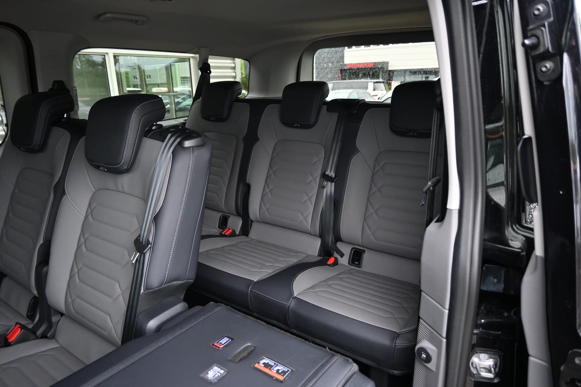 VW Caravelle 2.0 TDI Style LWB Automat 8-Plätzer 170PS + AHK 2500kg + Standheizung-image-18