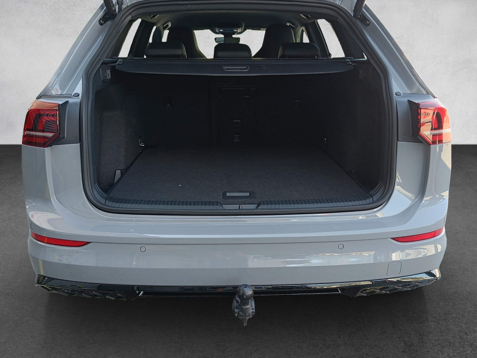 VW Golf VIII Variant 1.5 eTSI R-Line DSG*8-Fach Räder*AHK*-image-15