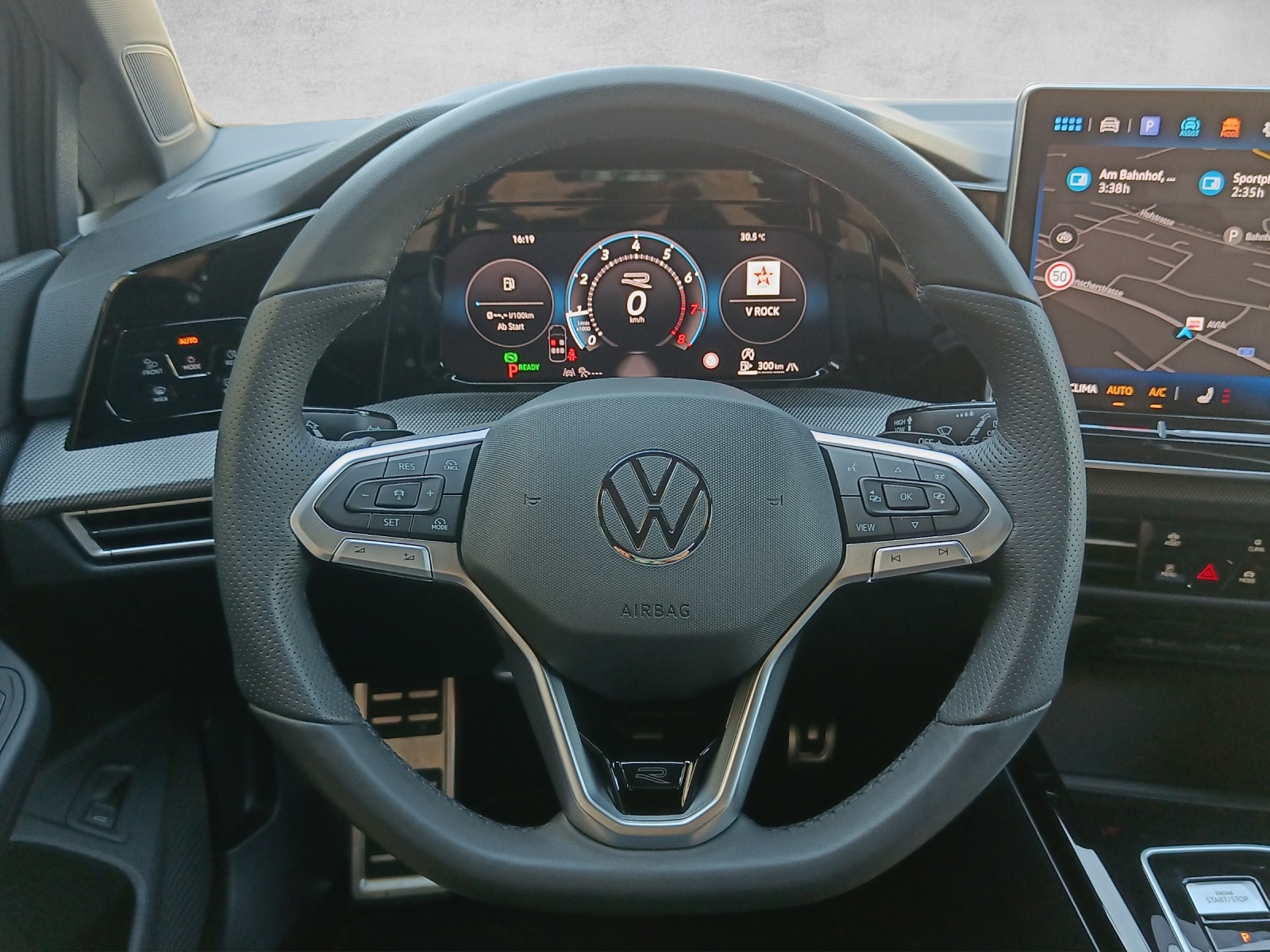 VW Golf VIII Variant 1.5 eTSI R-Line DSG*8-Fach Räder*AHK*-image-9
