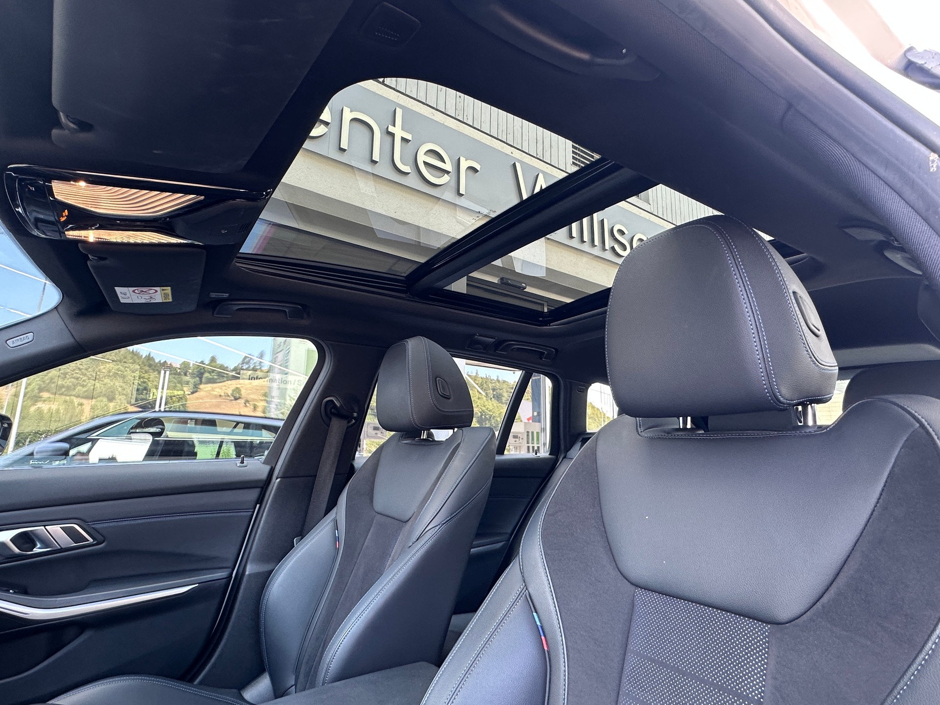 BMW 330i Touring xDrive Steptronic M Sport-image-11