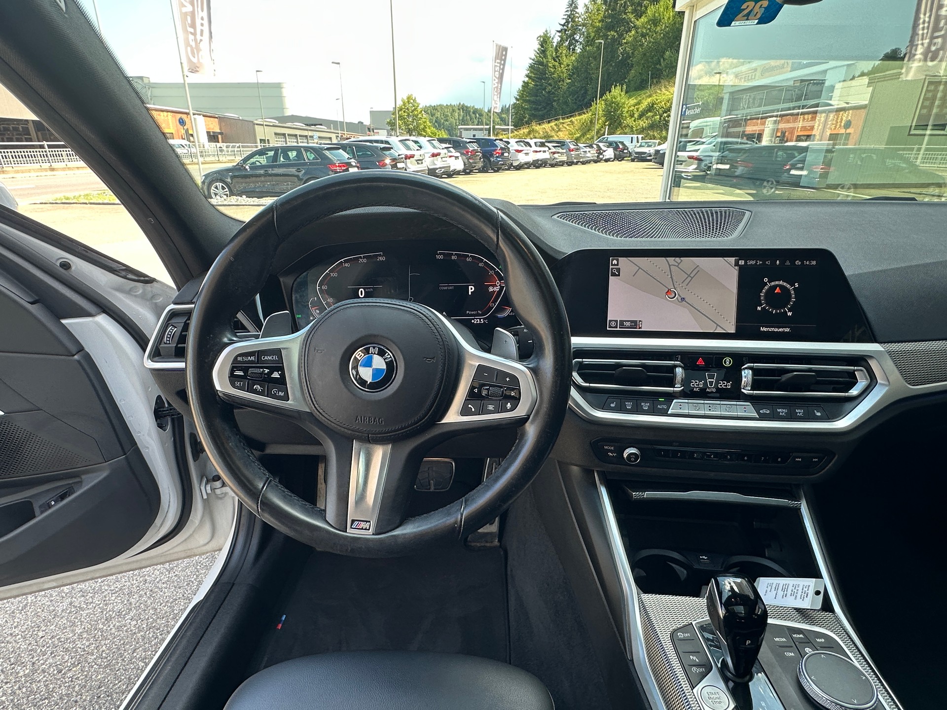 BMW 330i Touring xDrive Steptronic M Sport-image-16