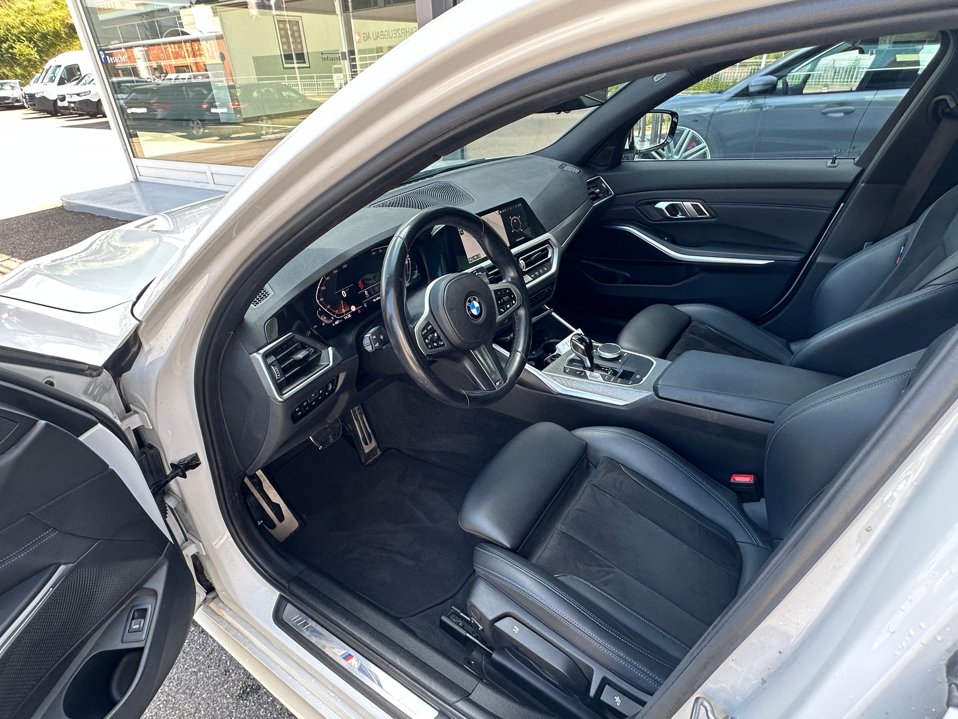 BMW 330i Touring xDrive Steptronic M Sport-image-10