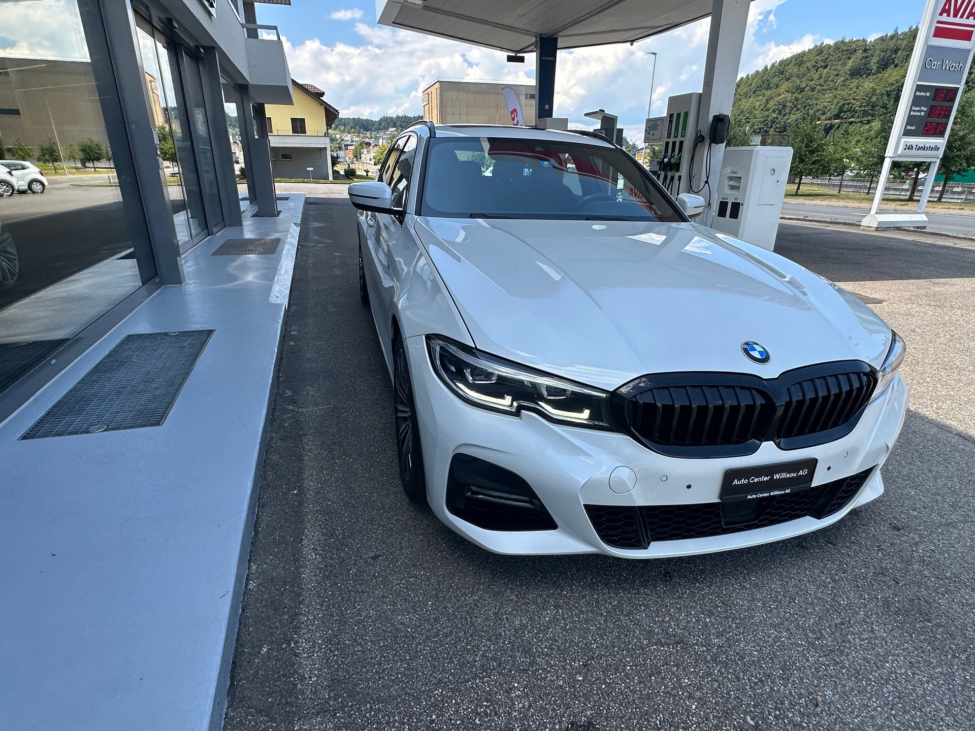 BMW 330i Touring xDrive Steptronic M Sport-image-2