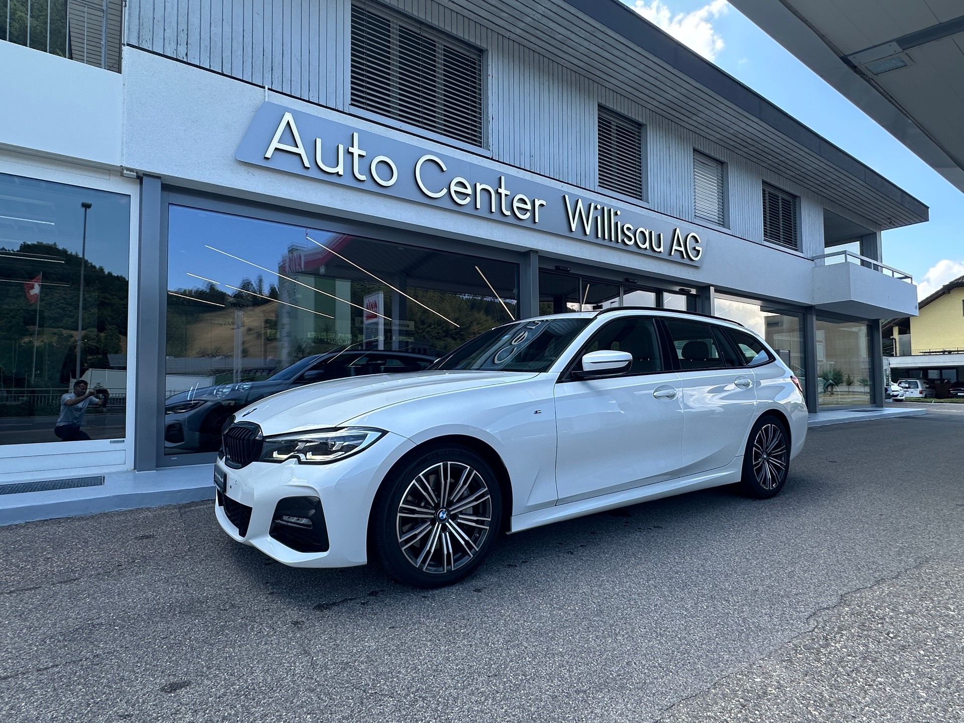 BMW 330i Touring xDrive Steptronic M Sport-image-0