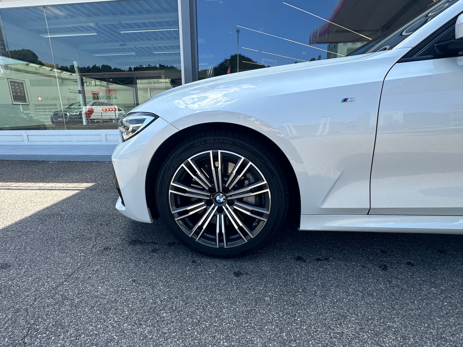 BMW 330i Touring xDrive Steptronic M Sport-image-3