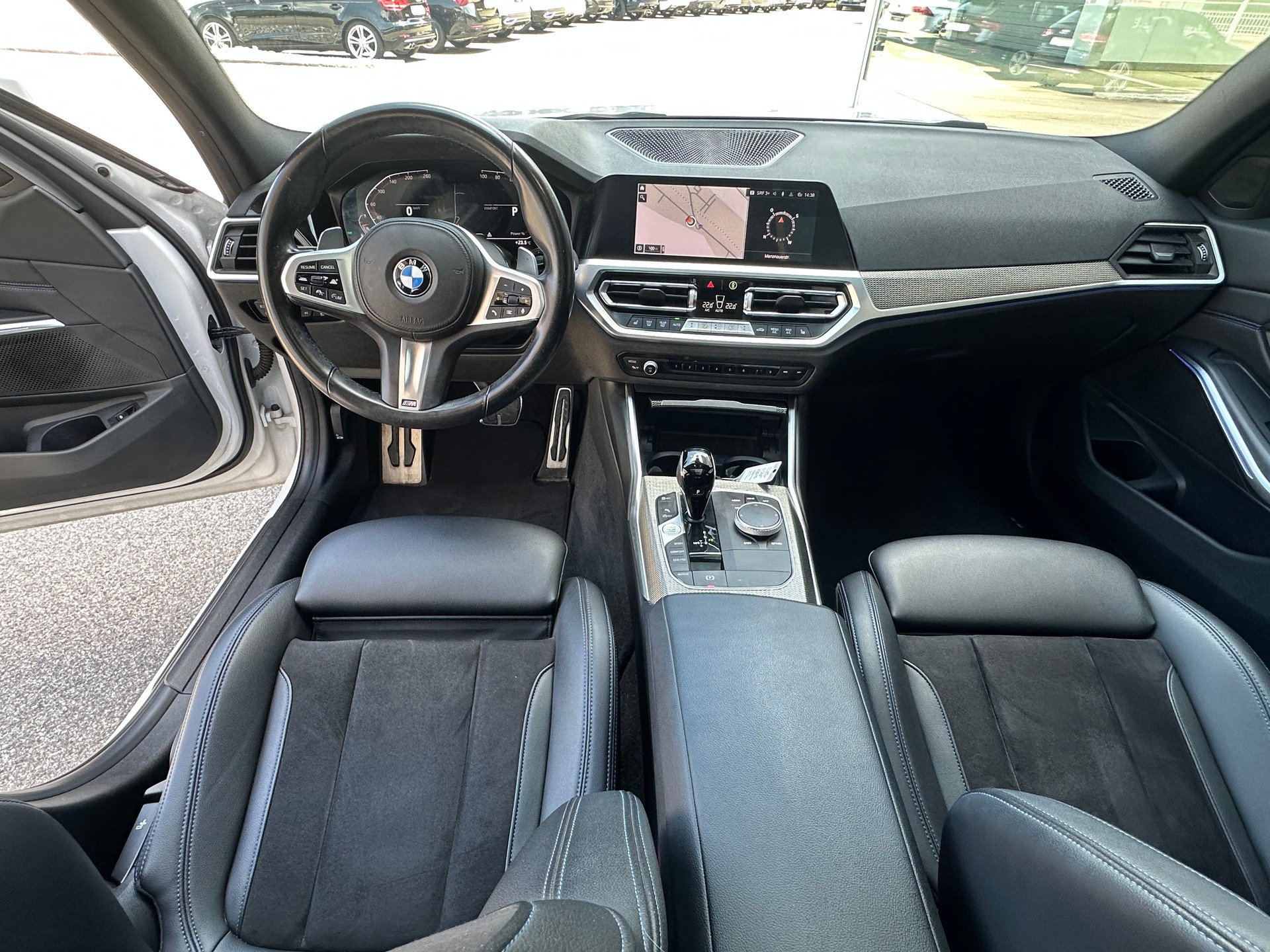 BMW 330i Touring xDrive Steptronic M Sport-image-15