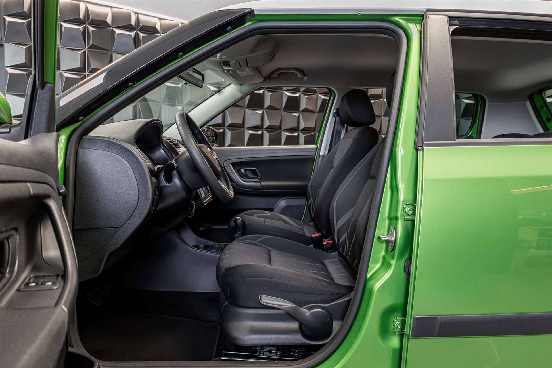 SKODA Fabia 1.2 TSI Ambition Plus-image-8