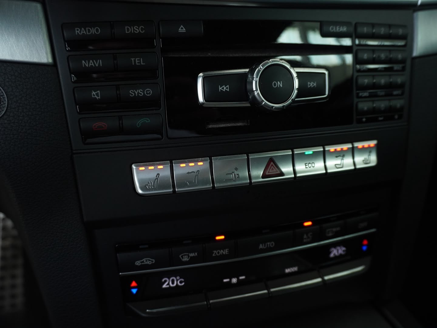 MERCEDES-BENZ E 300 7G-Tronic AMG Line-image-12