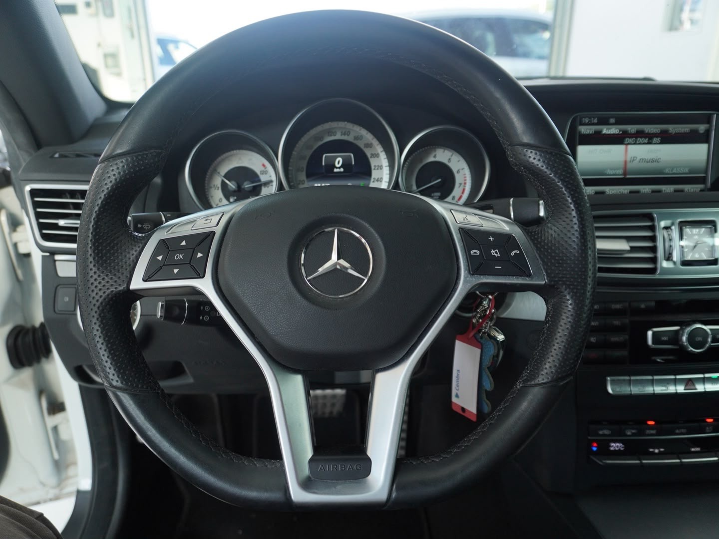 MERCEDES-BENZ E 300 7G-Tronic AMG Line-image-10