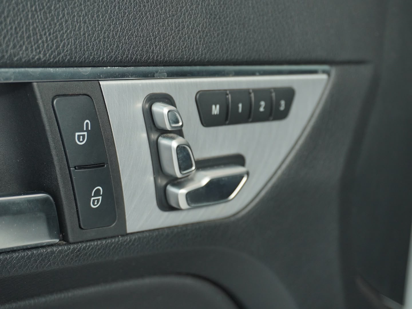 MERCEDES-BENZ E 300 7G-Tronic AMG Line-image-8