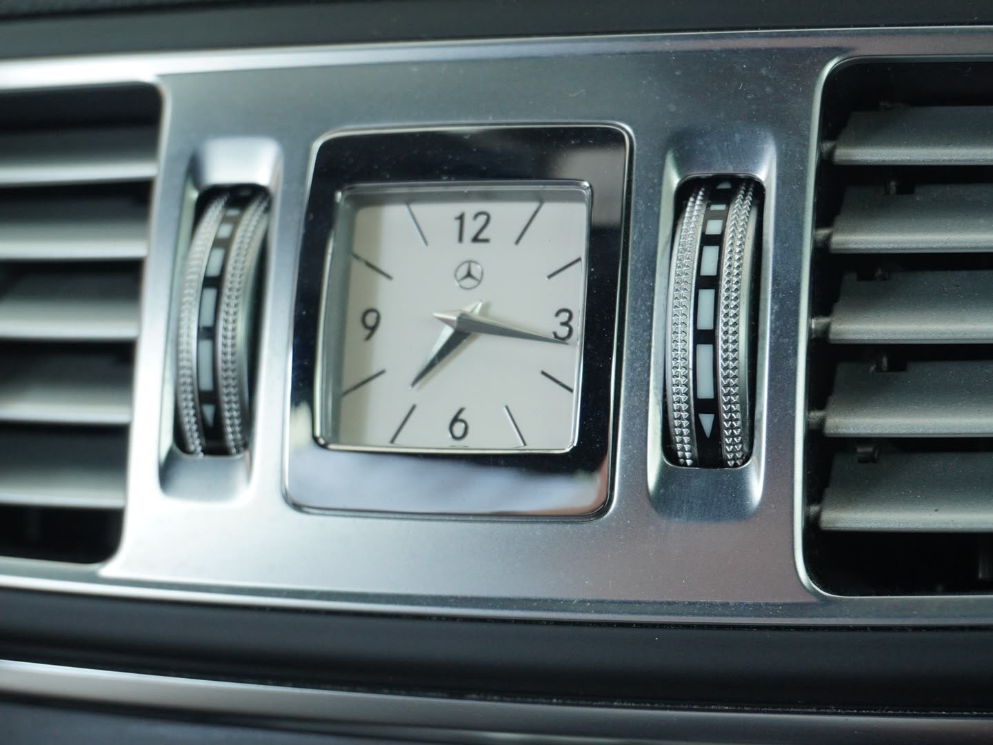 MERCEDES-BENZ E 300 7G-Tronic AMG Line-image-11