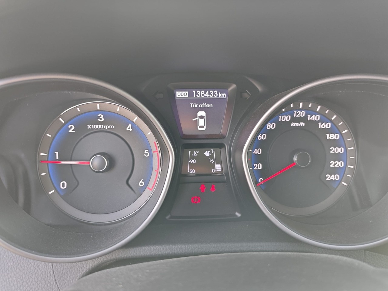 HYUNDAI i30 1.6 CRDi Style-image-16