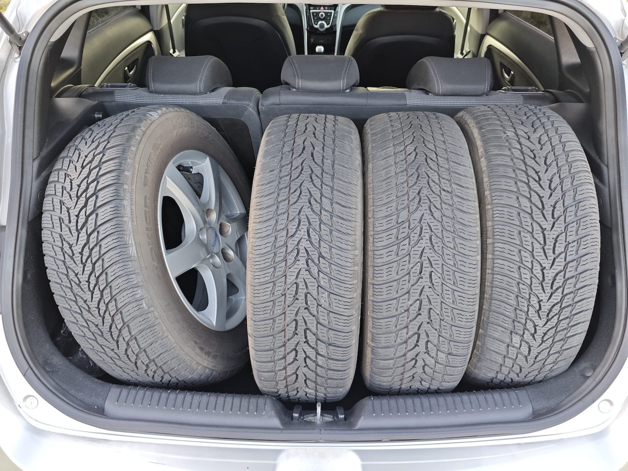 HYUNDAI i30 1.6 CRDi Style-image-9