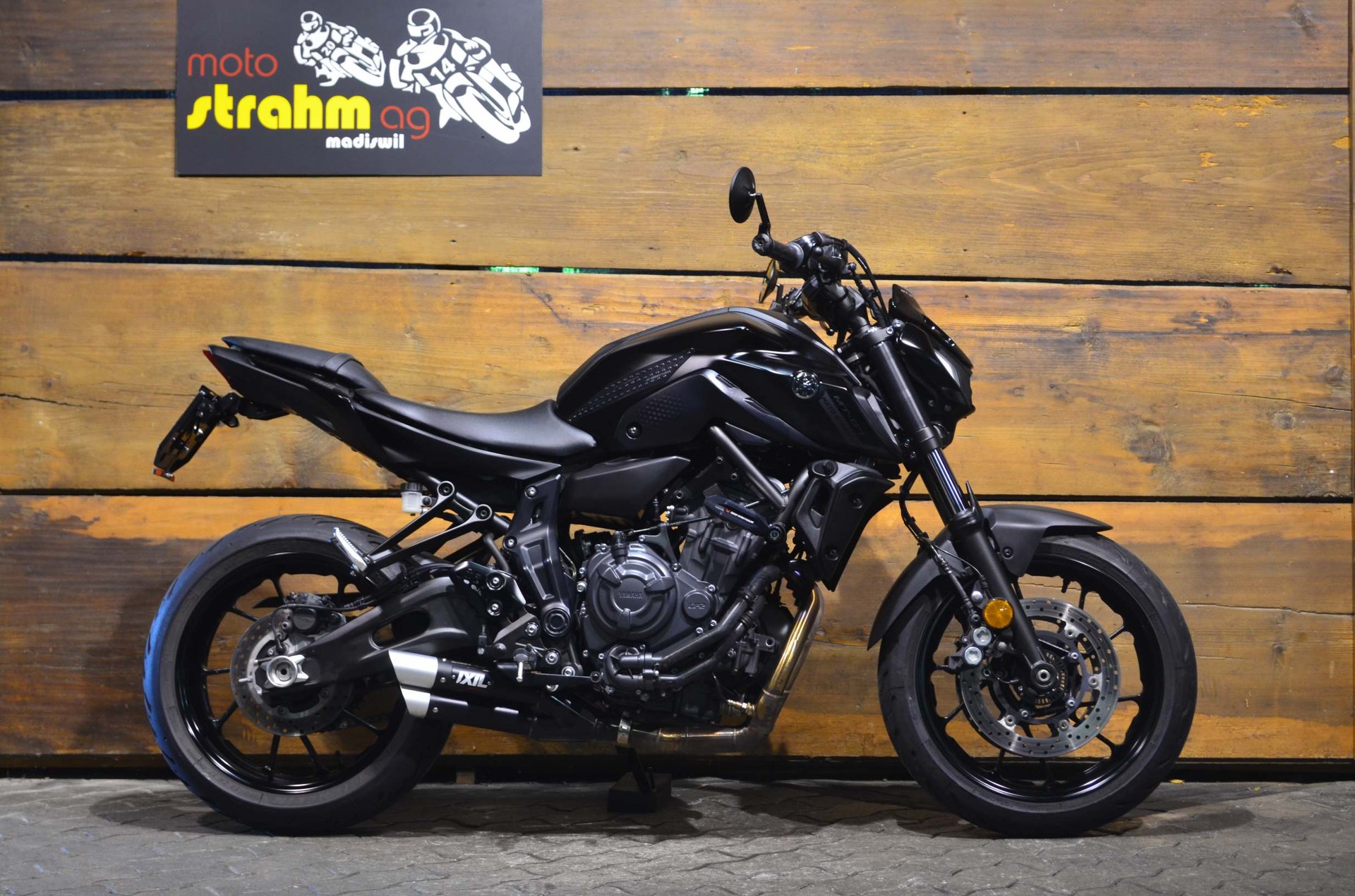 YAMAHA MT-07-showroom-element-1