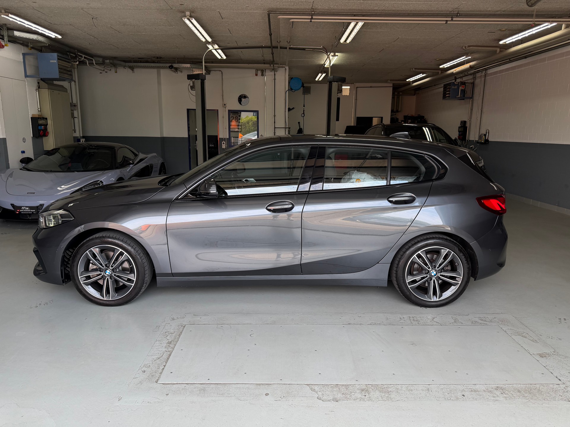 BMW 118i Sport Line * Head Up Display * Rückfahrkamera * Totwinkel * Spurhalteassistent