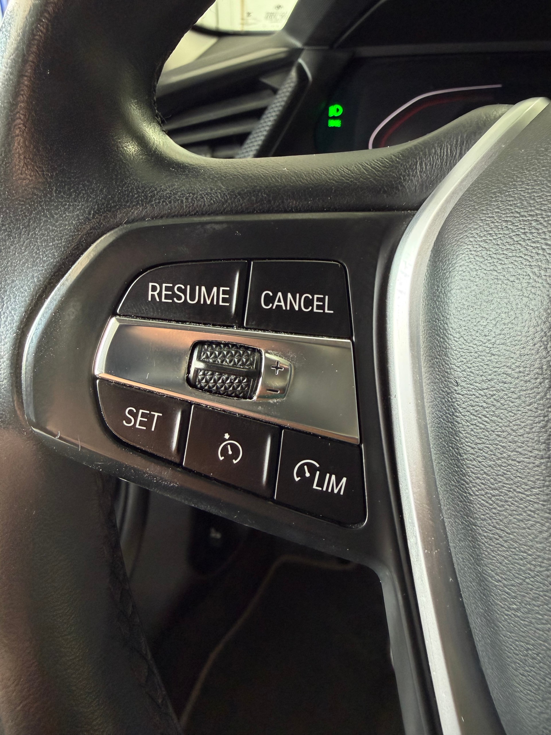 BMW 118i Sport Line * Head Up Display * Rückfahrkamera * Totwinkel * Spurhalteassistent-image-10