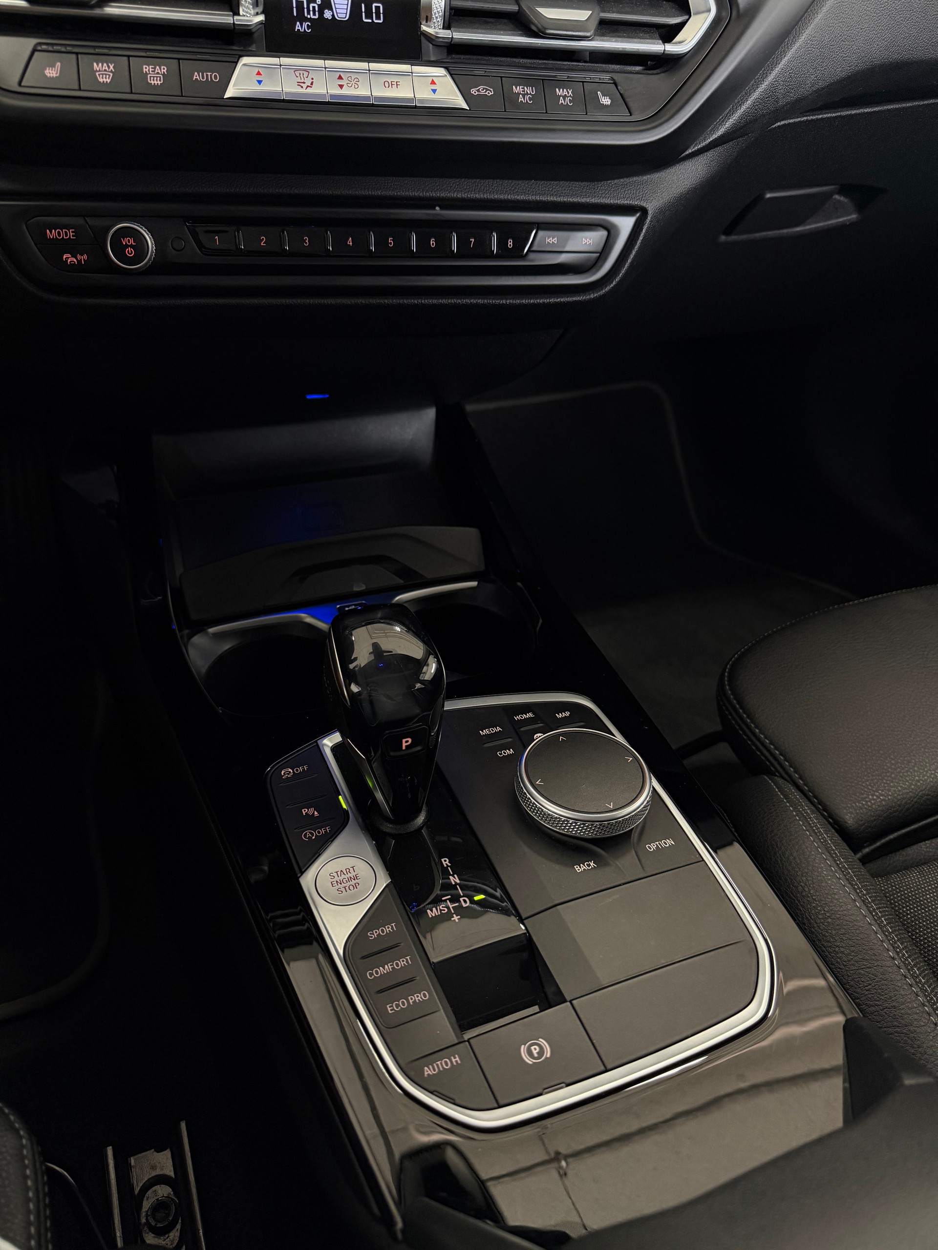 BMW 118i Sport Line * Head Up Display * Rückfahrkamera * Totwinkel * Spurhalteassistent-image-13