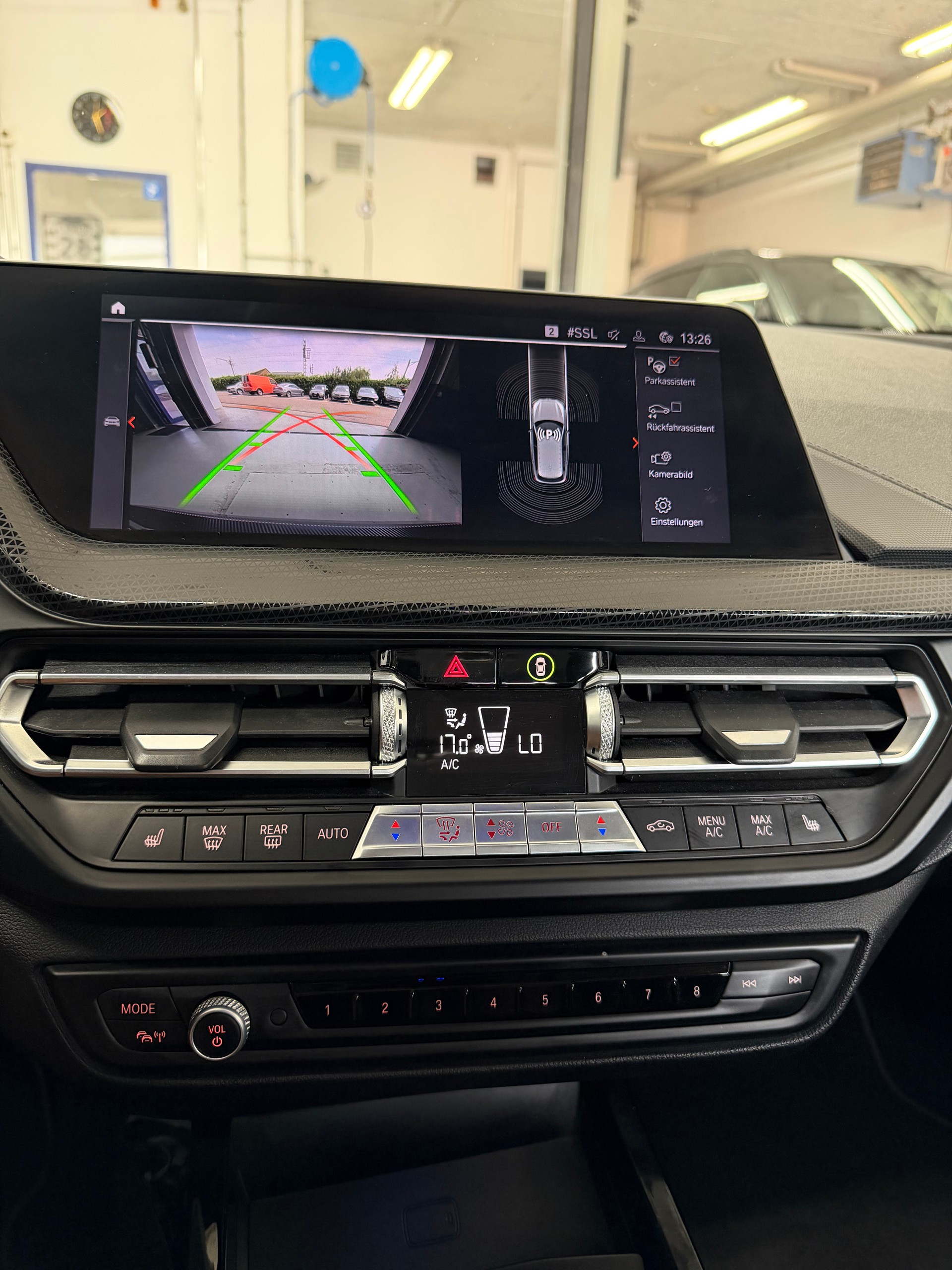 BMW 118i Sport Line * Head Up Display * Rückfahrkamera * Totwinkel * Spurhalteassistent-image-12