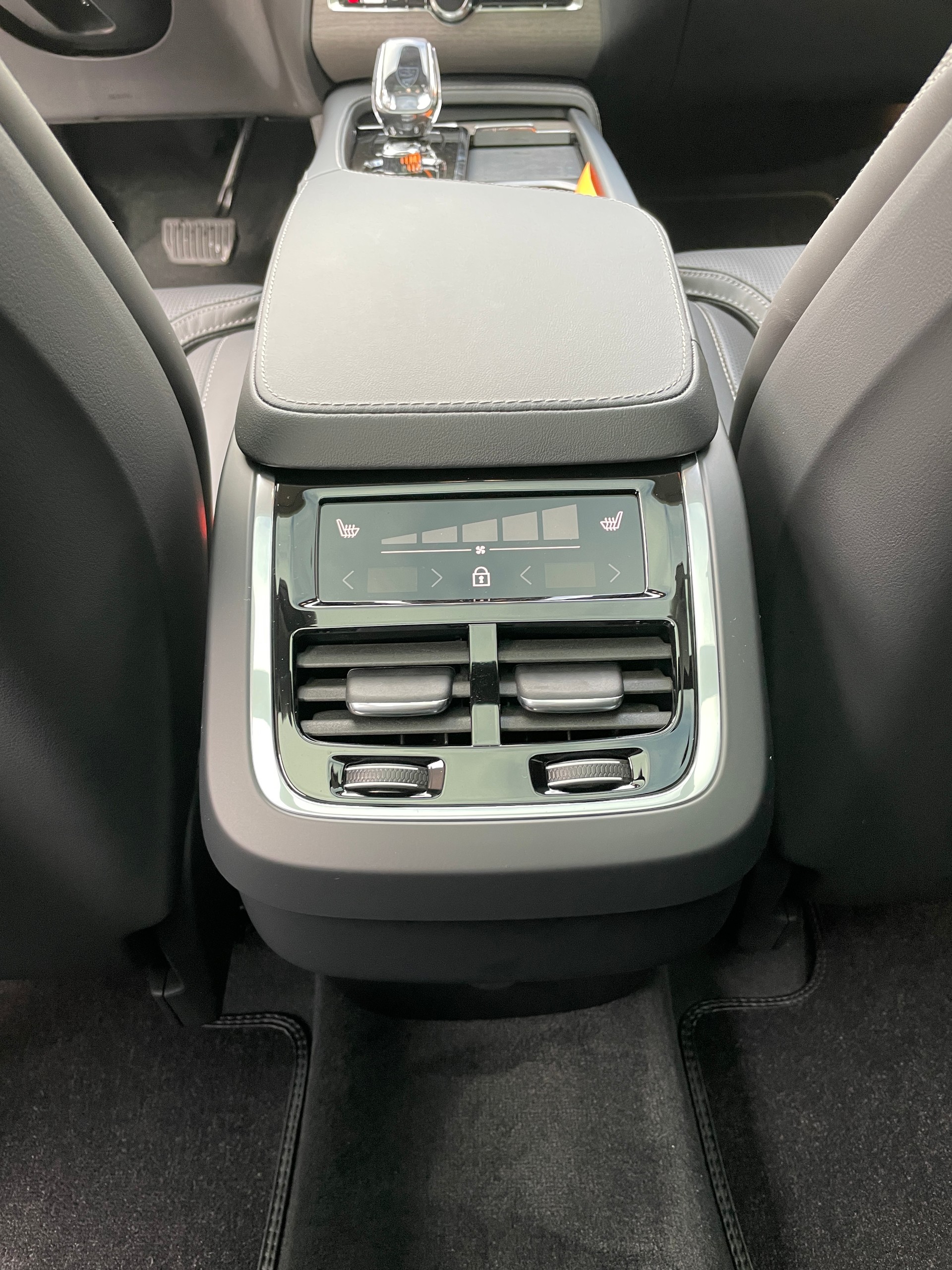 VOLVO XC90 B5 Diesel Mild Hybrid AWD Ultimate Dark Geartronic - 7 Sitzer-image-18